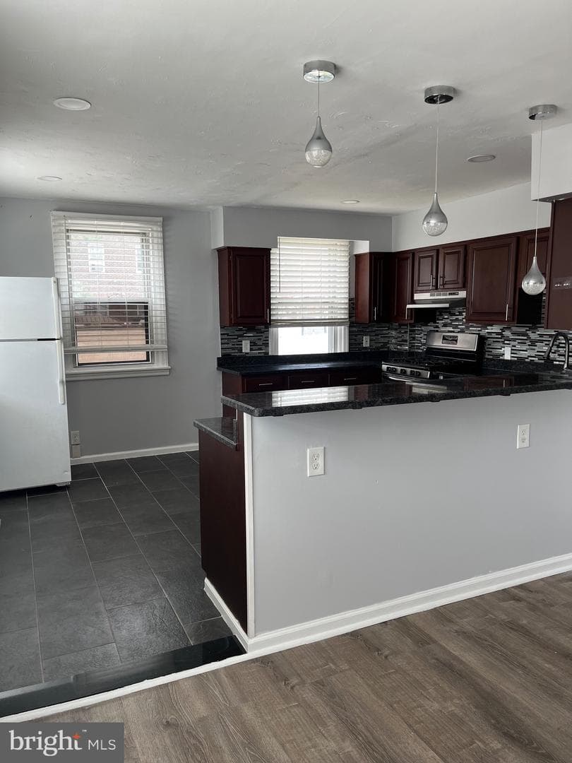 850 Longshore Avenue photo 8