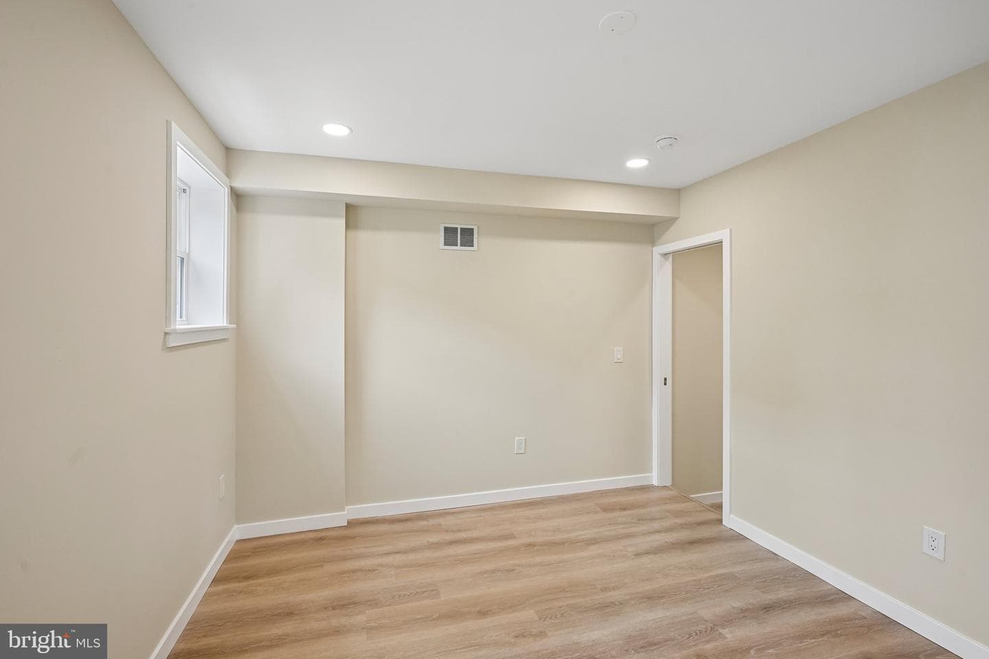 848 N Uber Street photo 11
