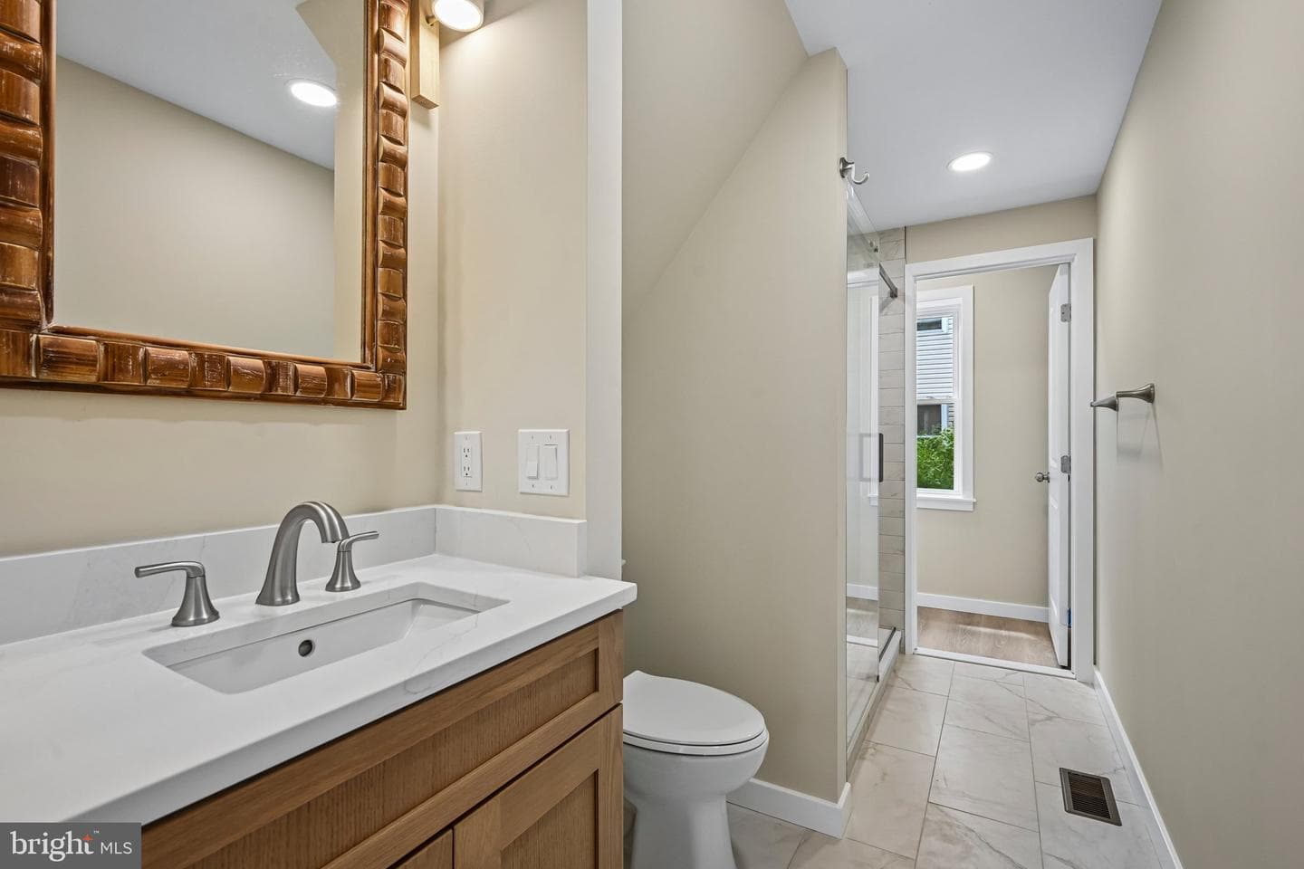 848 N Uber Street photo 12