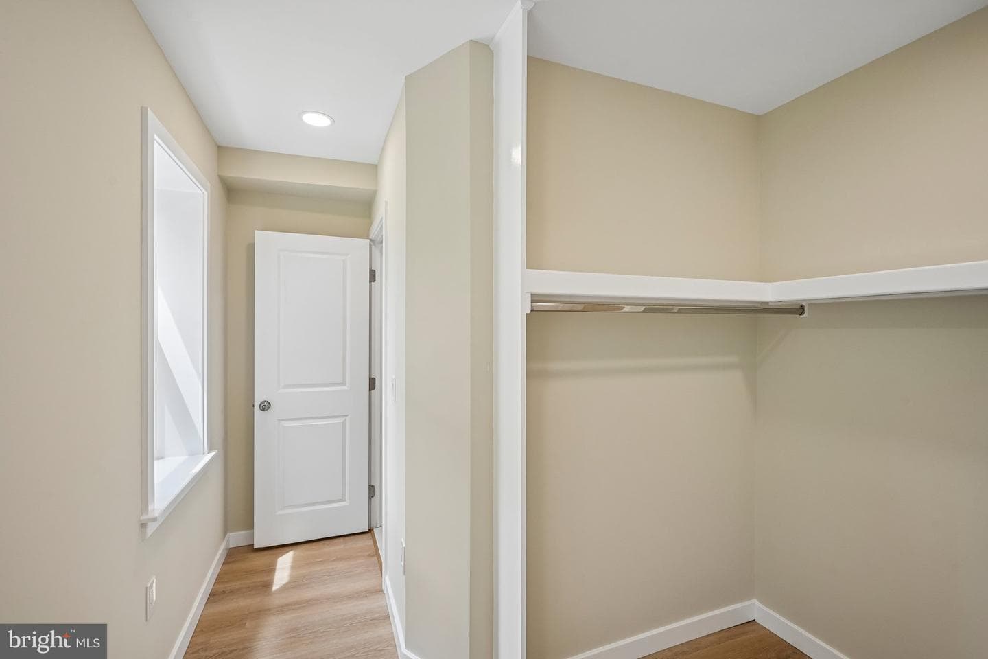 848 N Uber Street photo 15