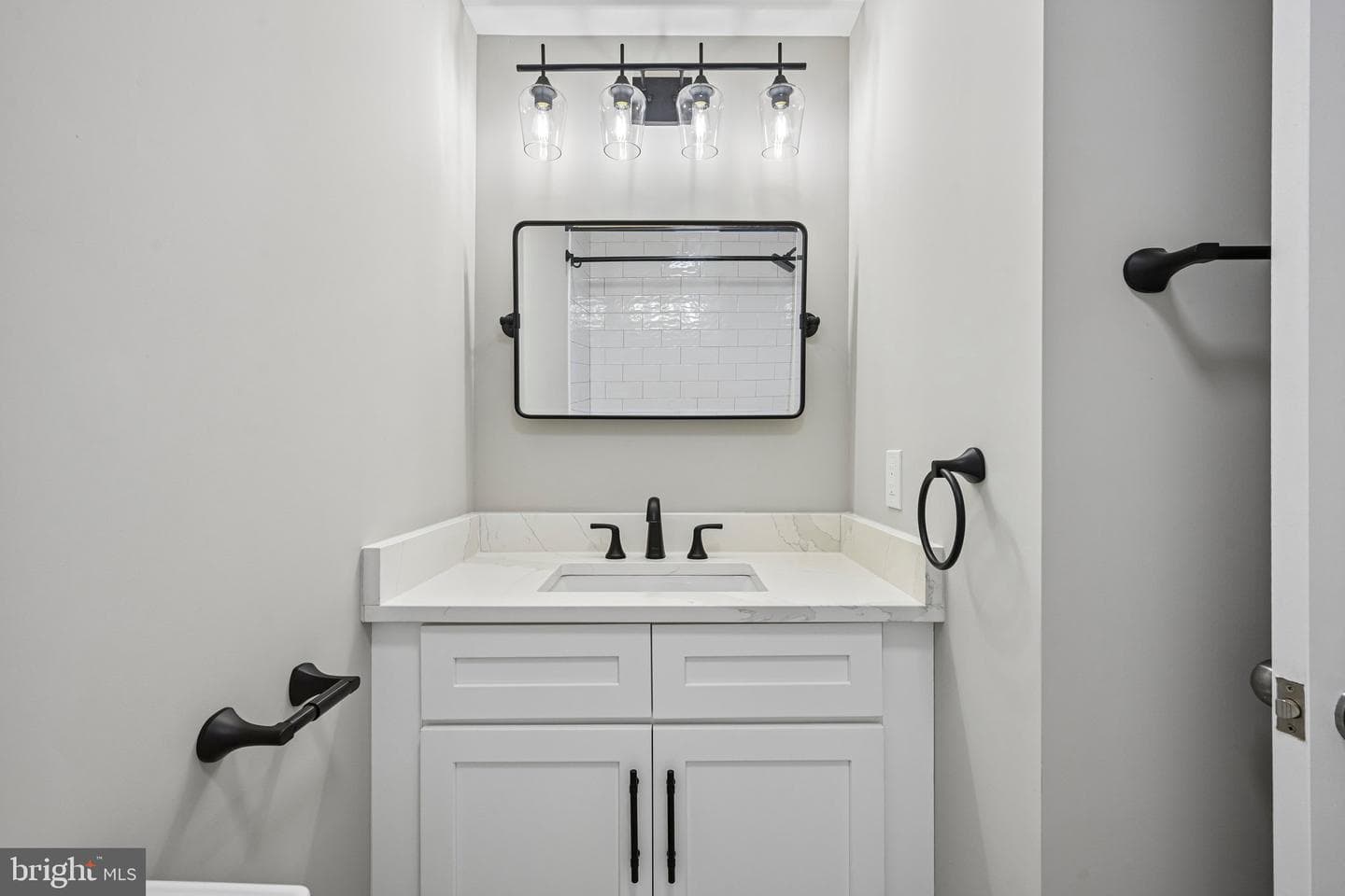 848 N Uber Street photo 18