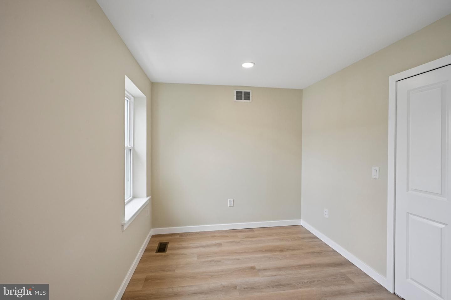 848 N Uber Street photo 20
