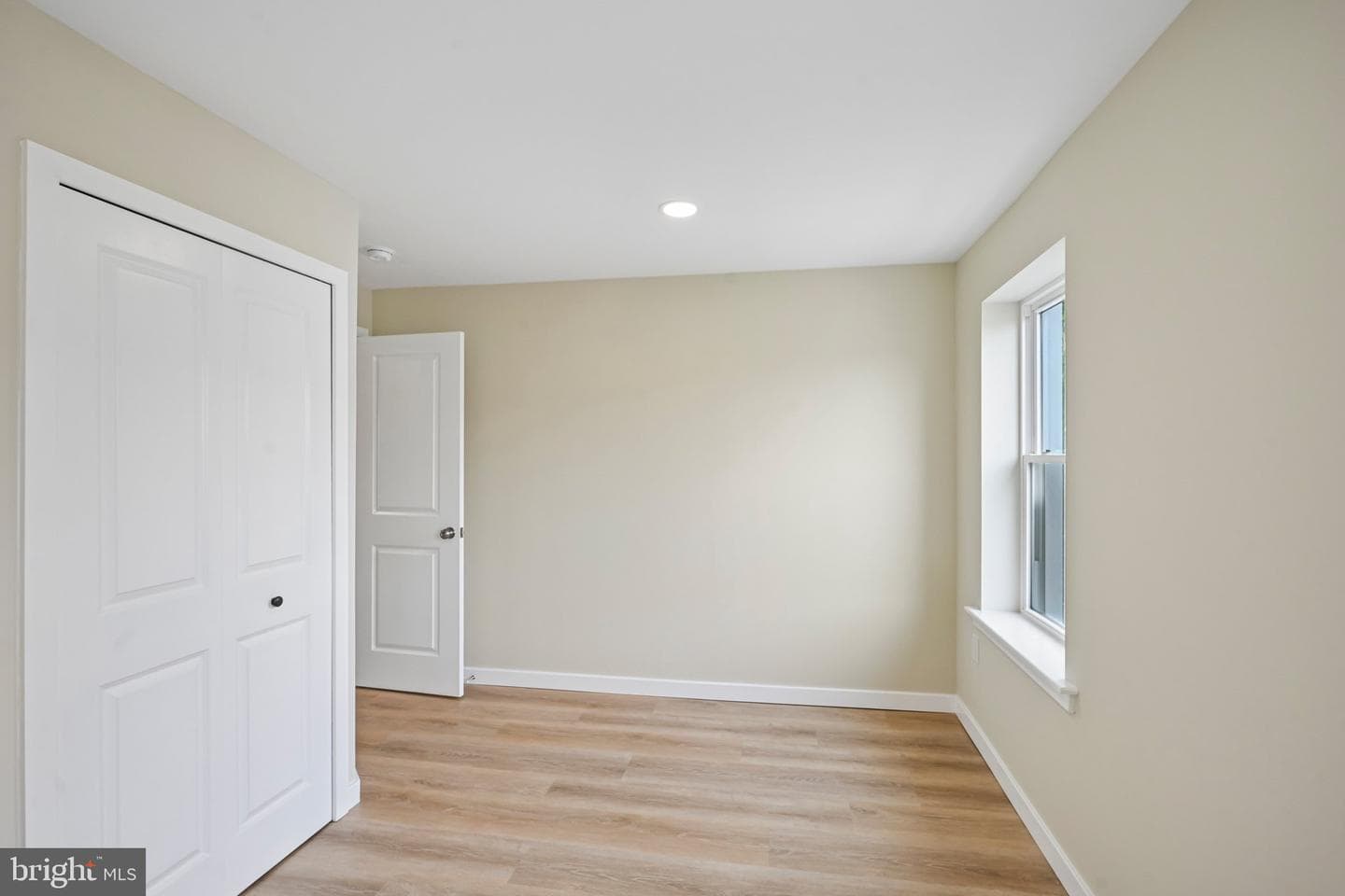 848 N Uber Street photo 21