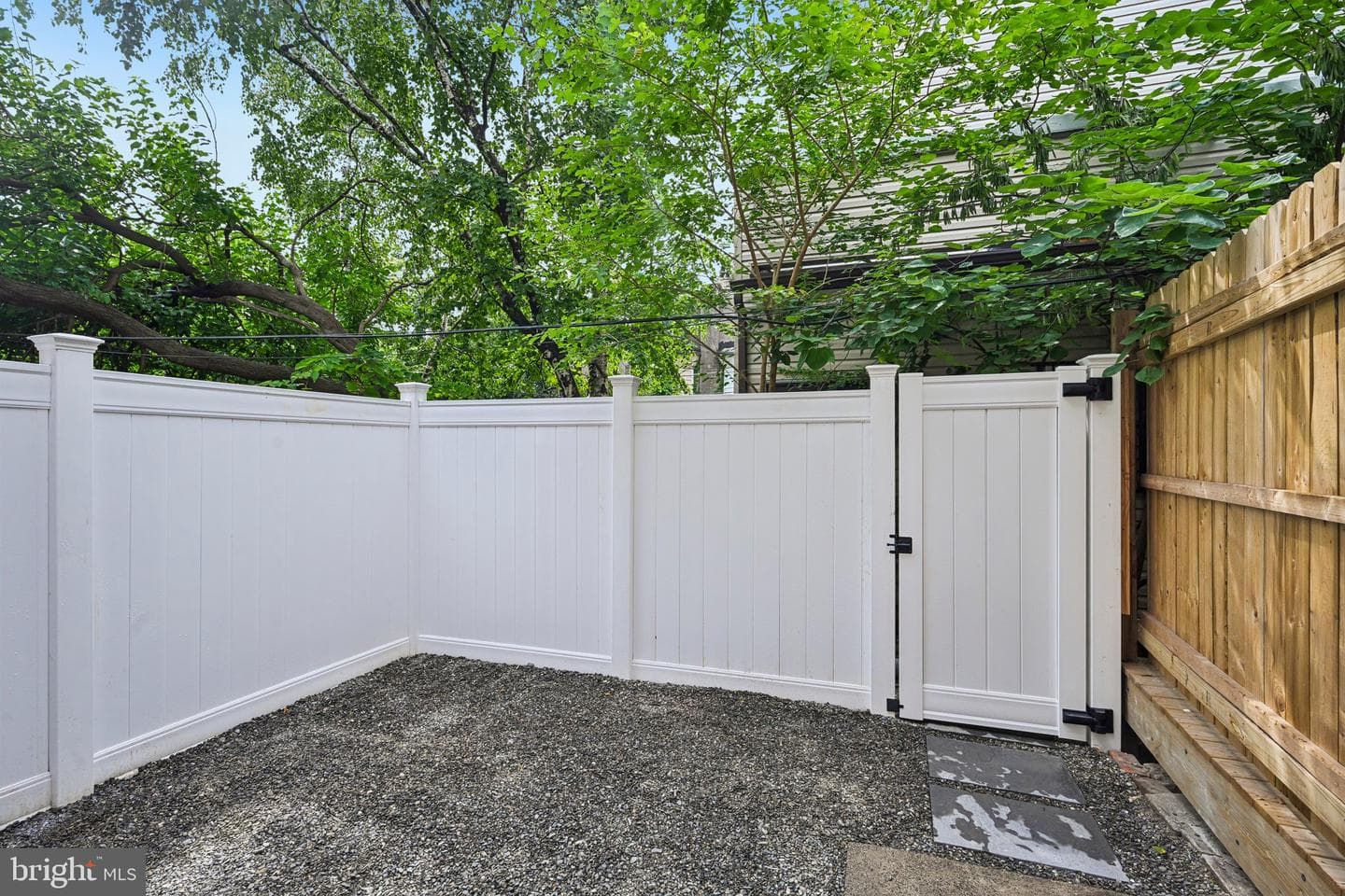 848 N Uber Street photo 24