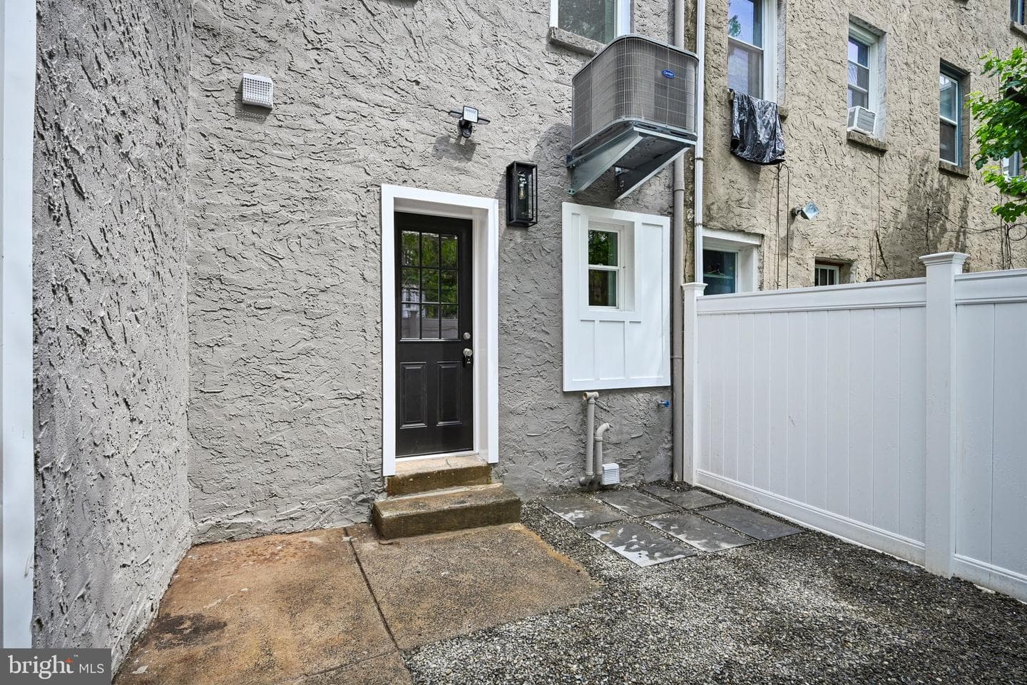 848 N Uber Street photo 25