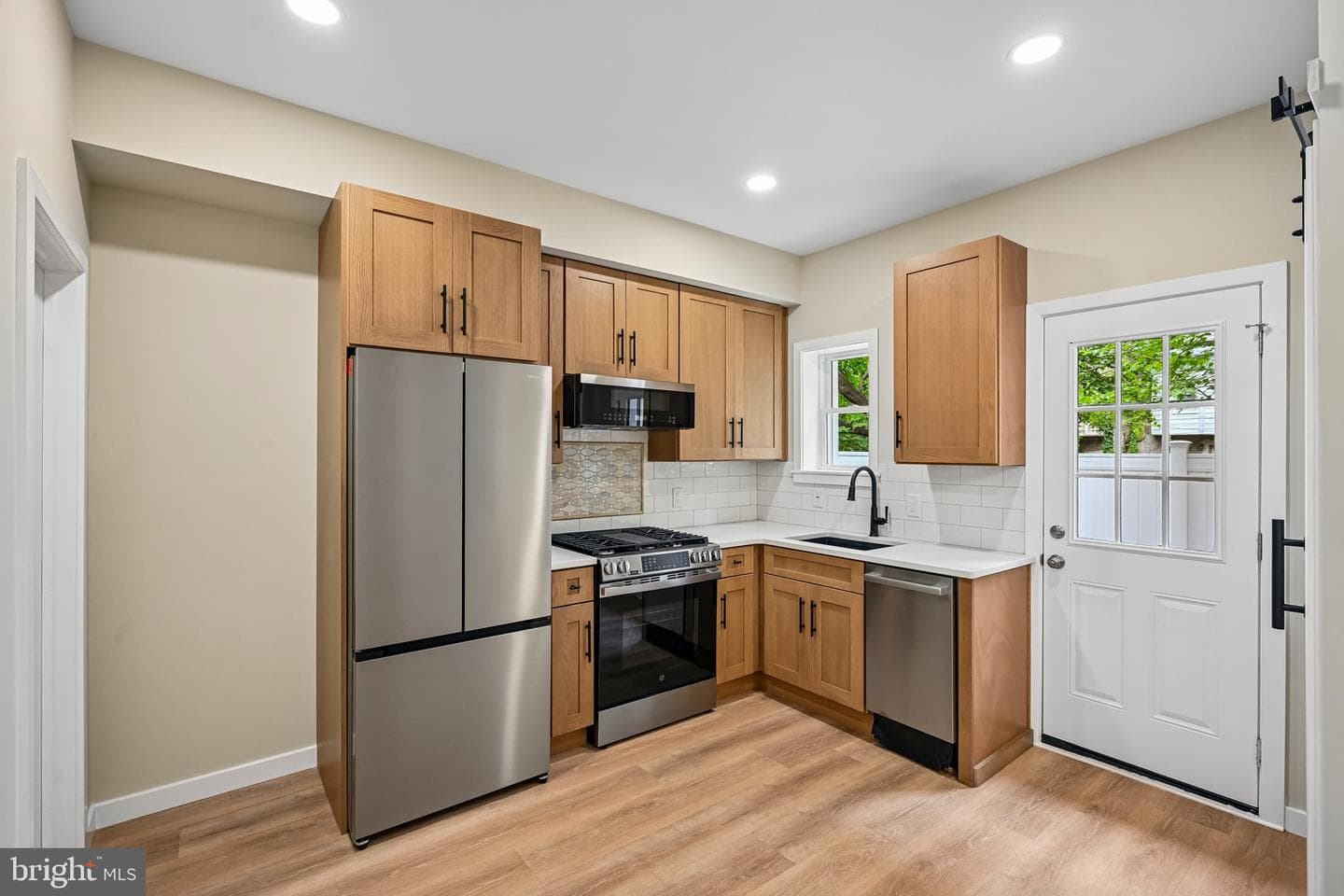 848 N Uber Street photo 5