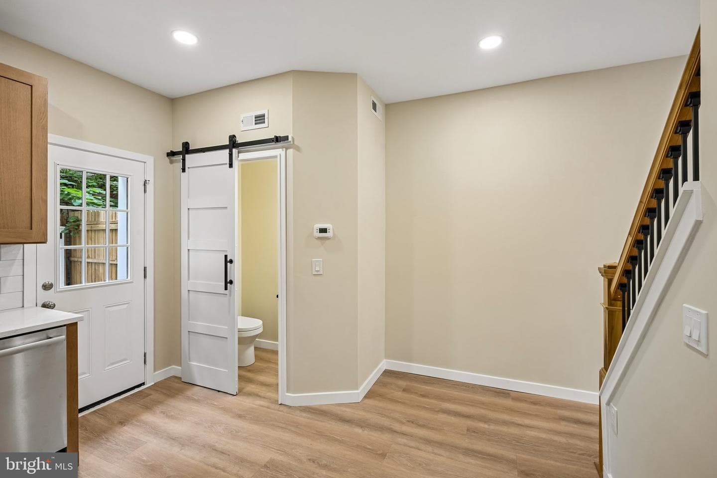 848 N Uber Street photo 8