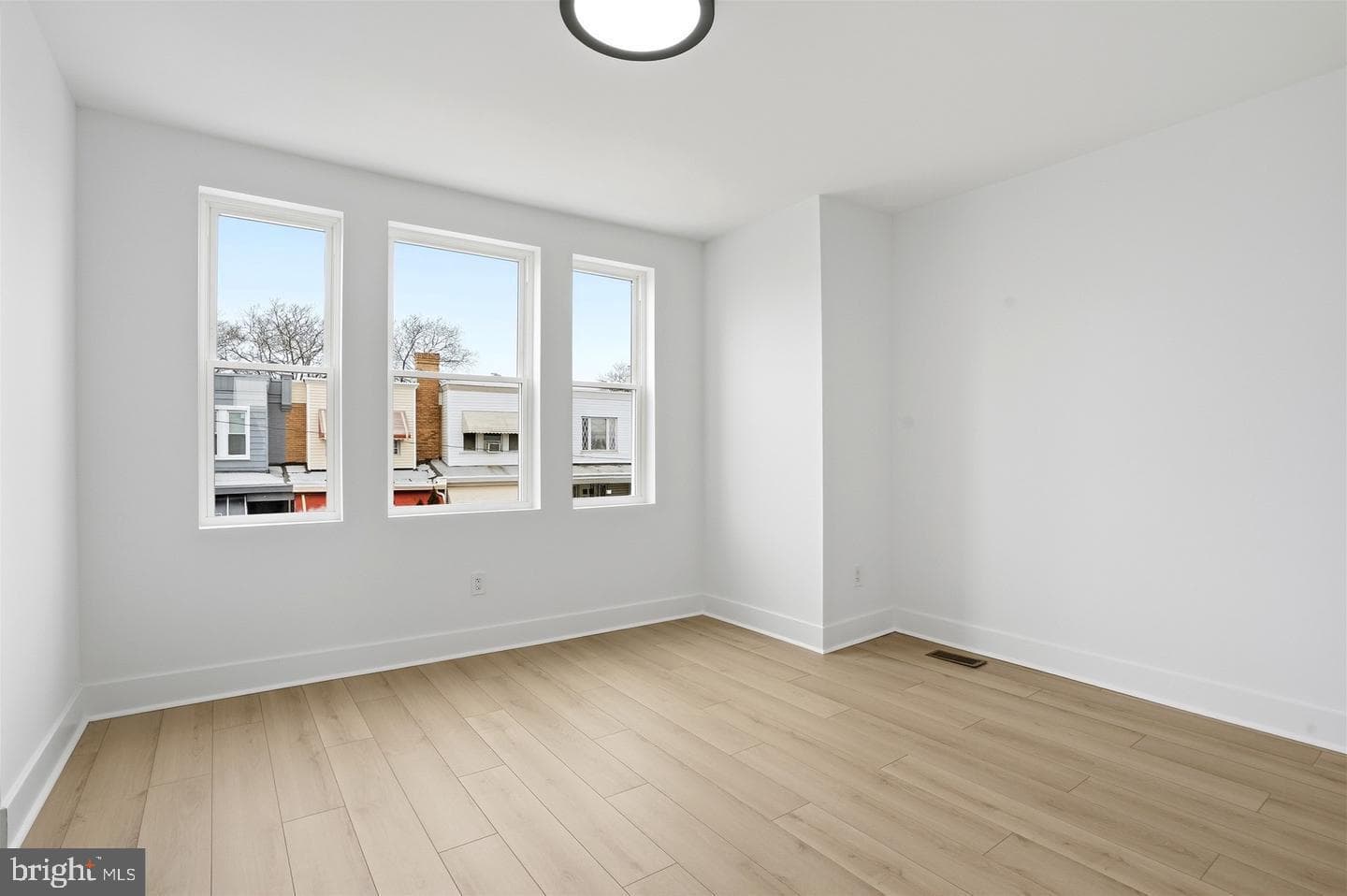 6621 N Uber Street photo 23