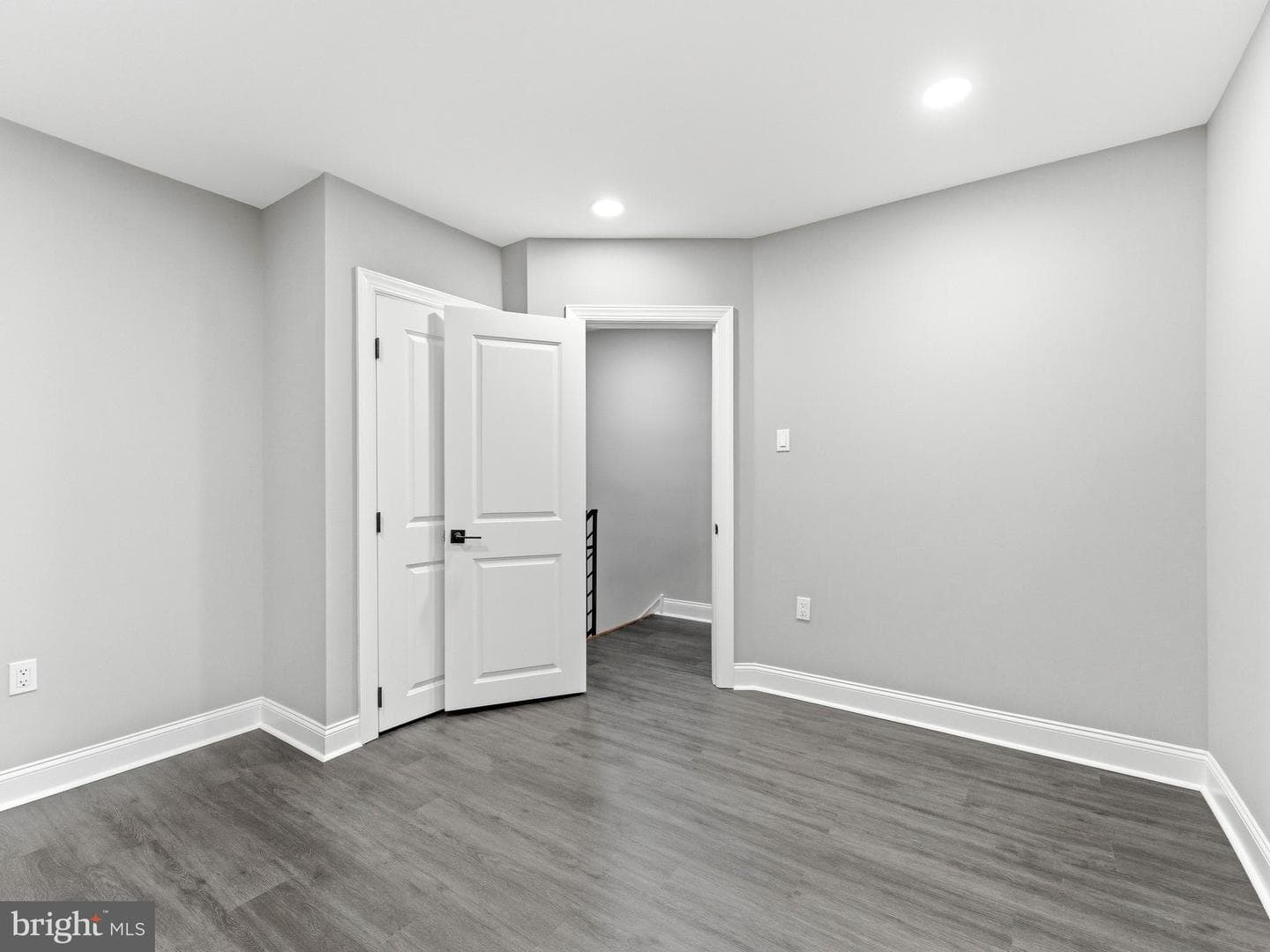 260 W Godfrey Avenue photo 13