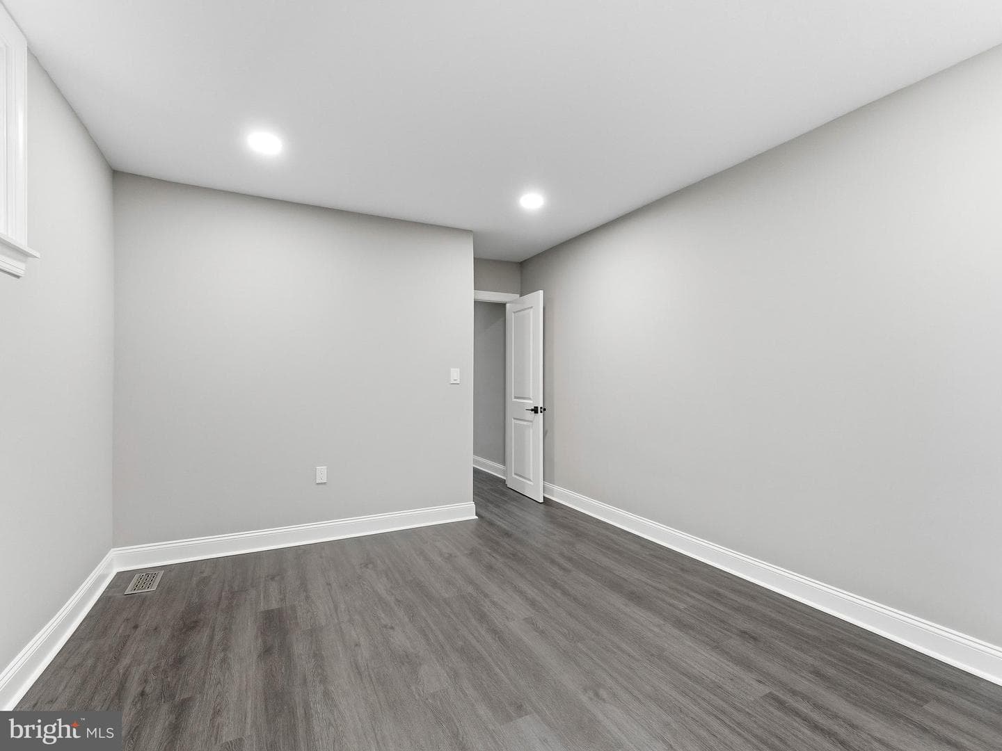 260 W Godfrey Avenue photo 15