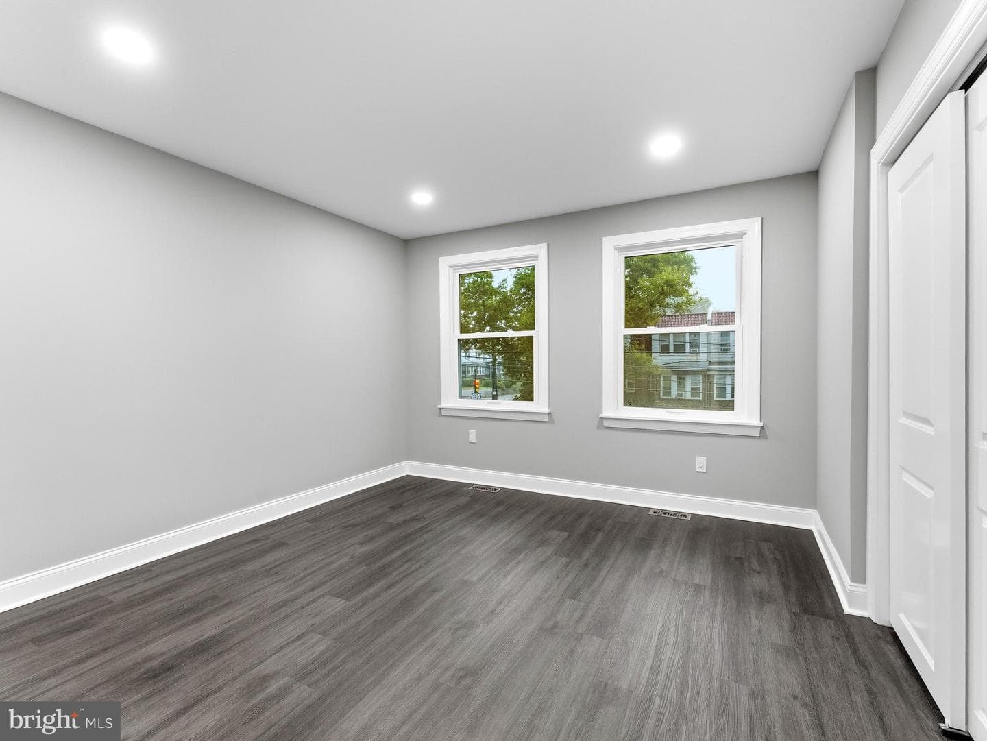 260 W Godfrey Avenue photo 8