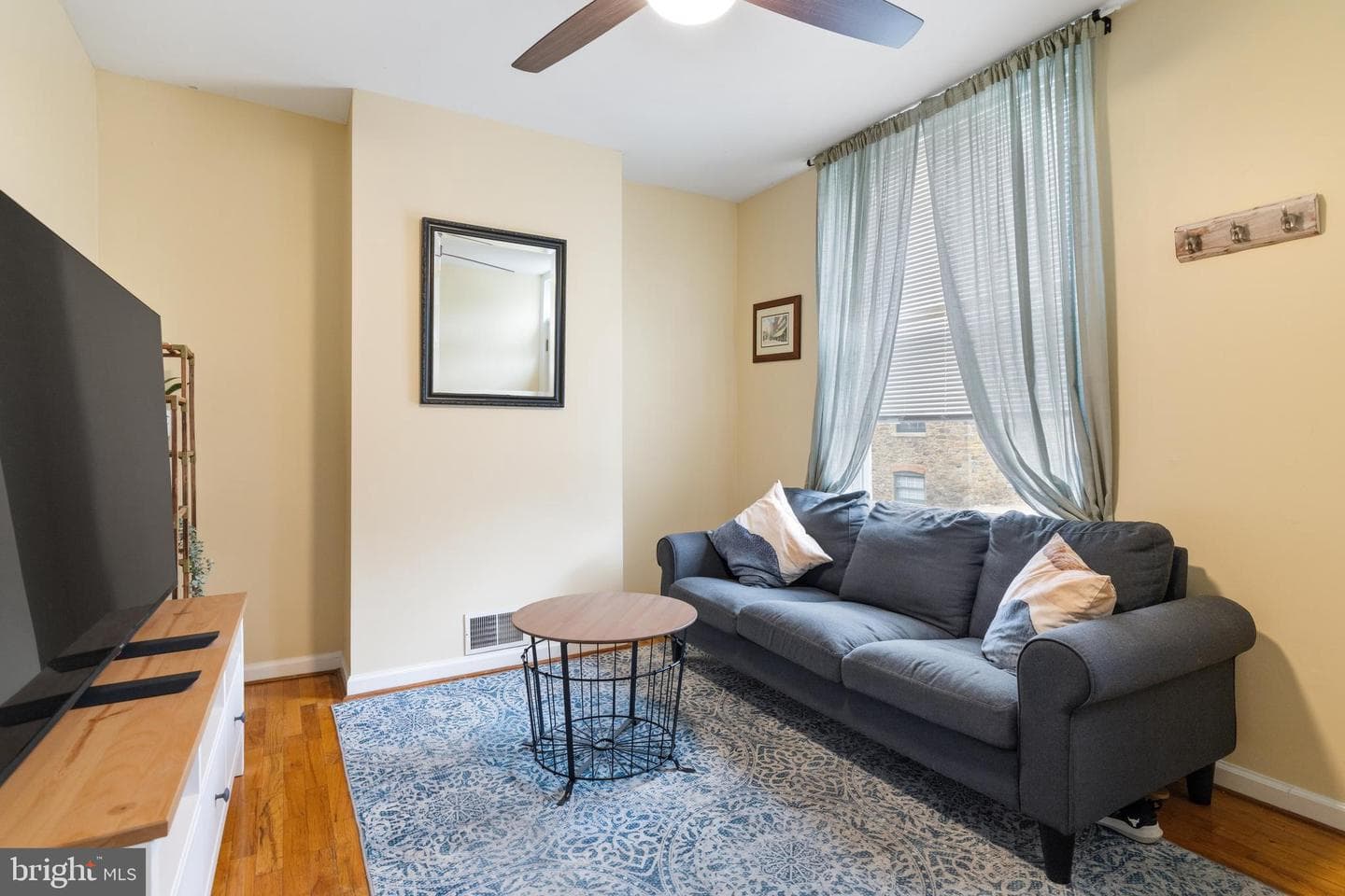435 Shurs Lane photo 3