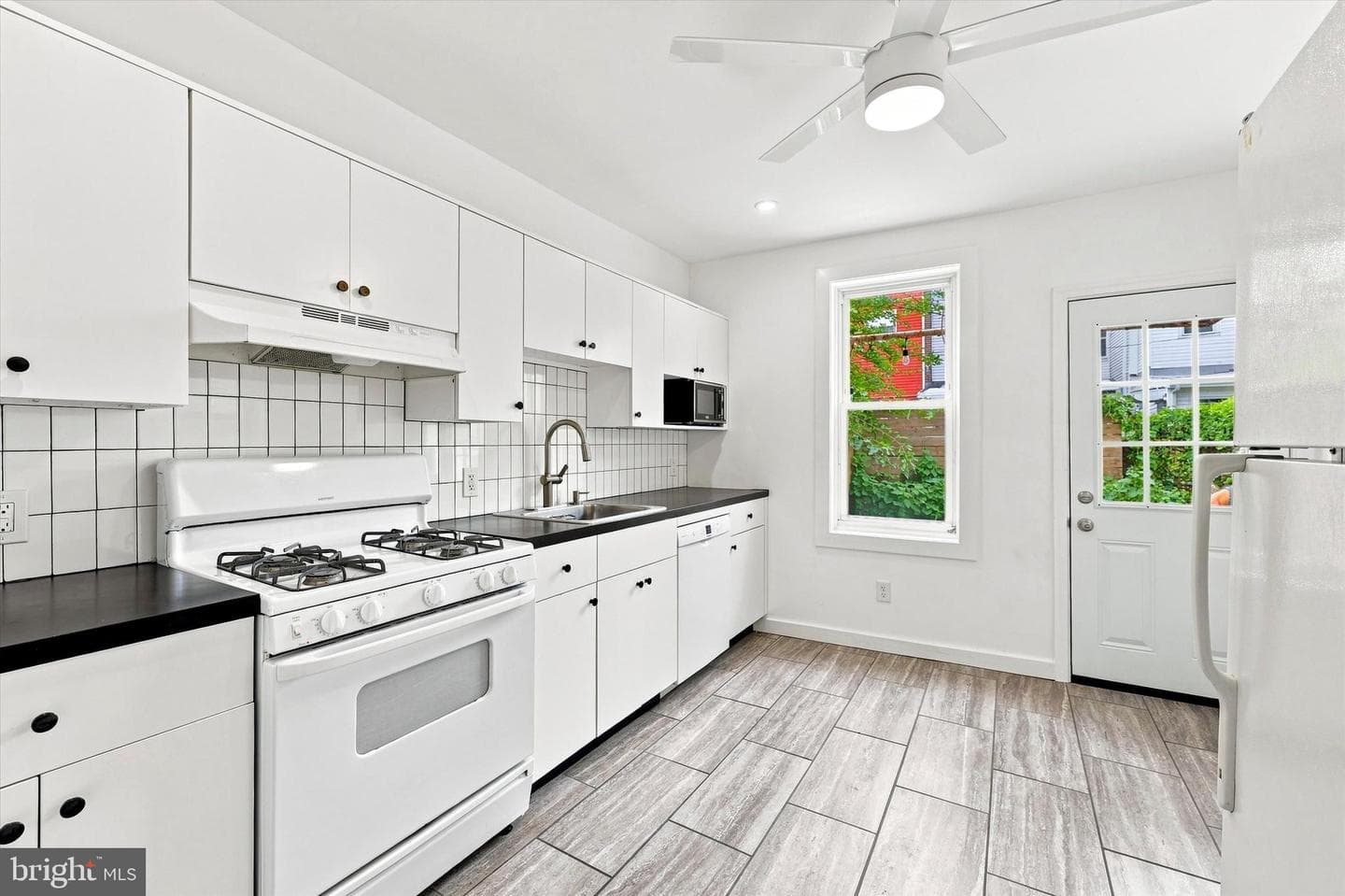 3150 Mercer Street photo 6