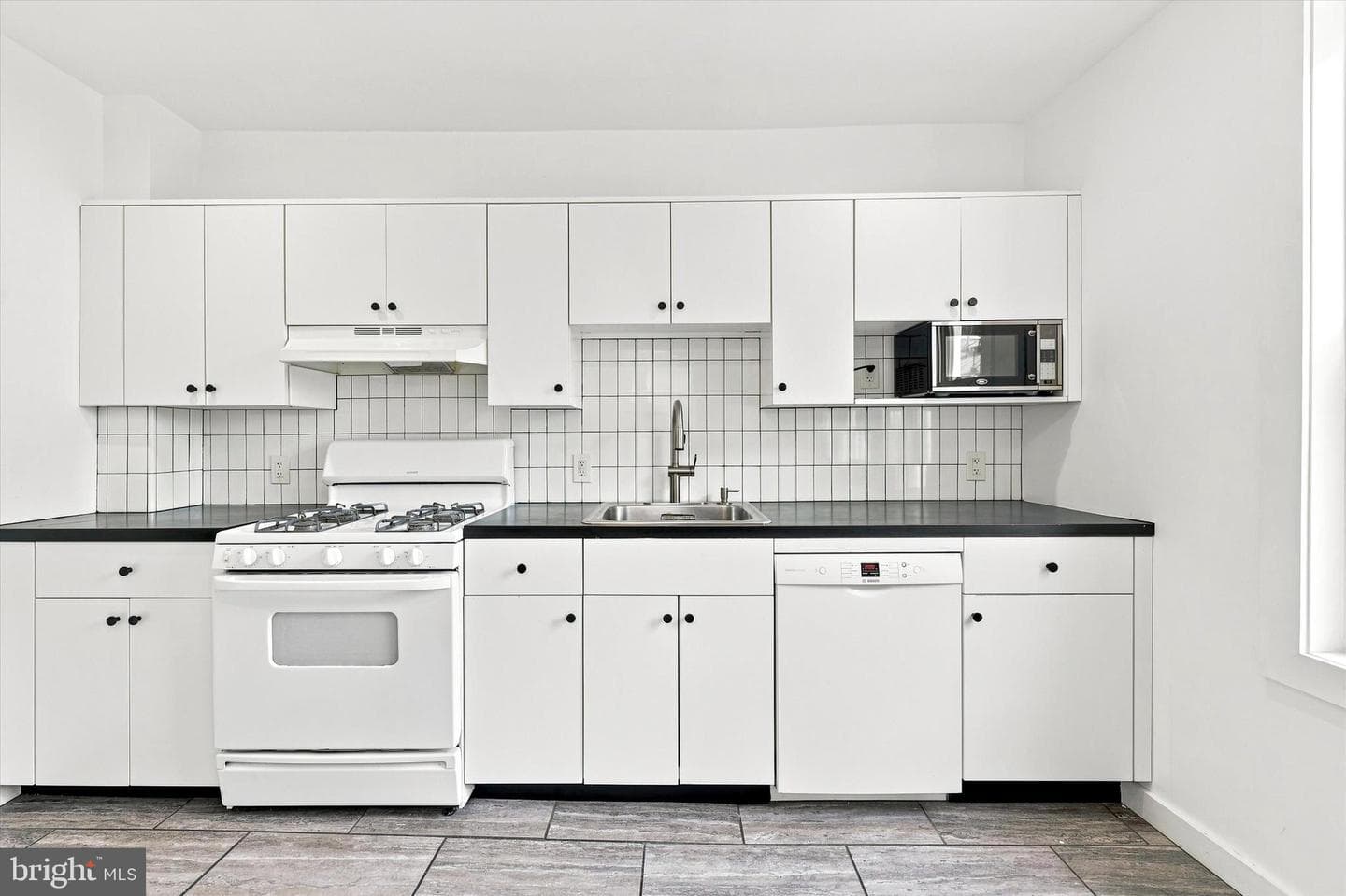 3150 Mercer Street photo 7