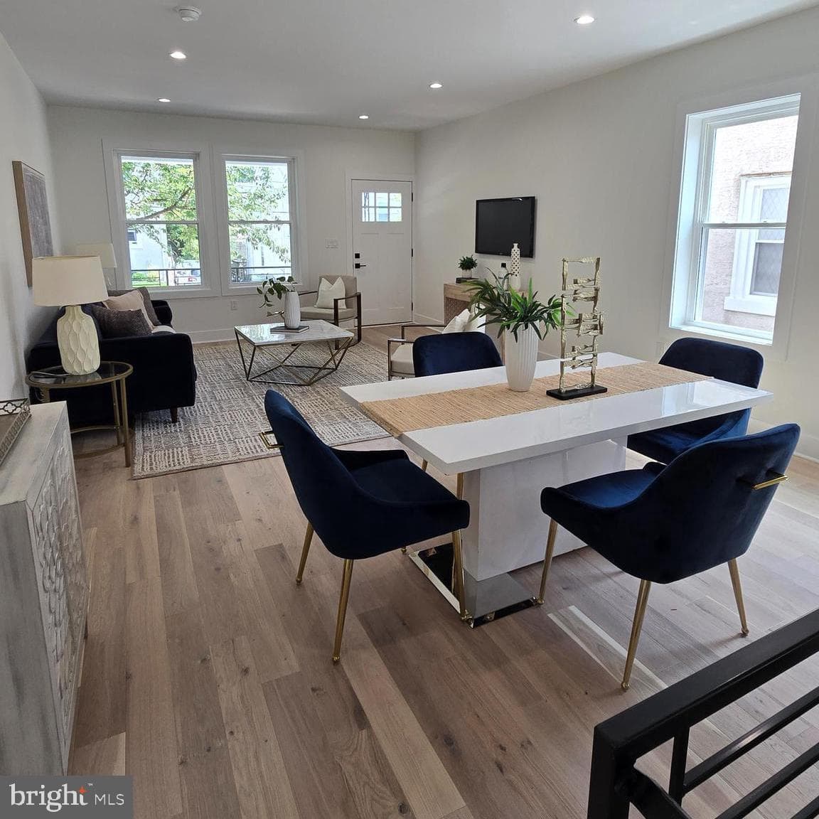 404 Leverington Avenue photo 3