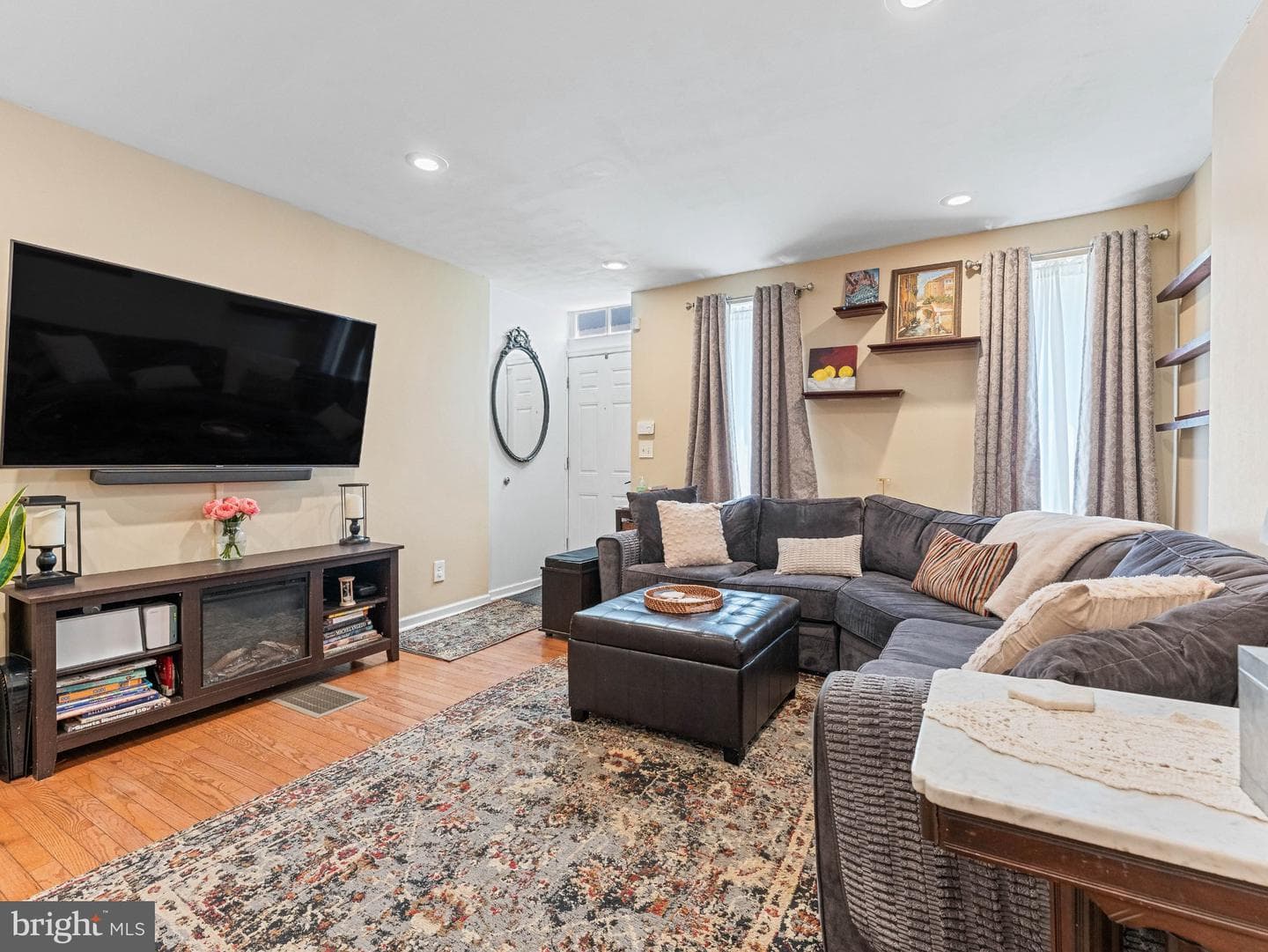 1623 Latona Street photo 4