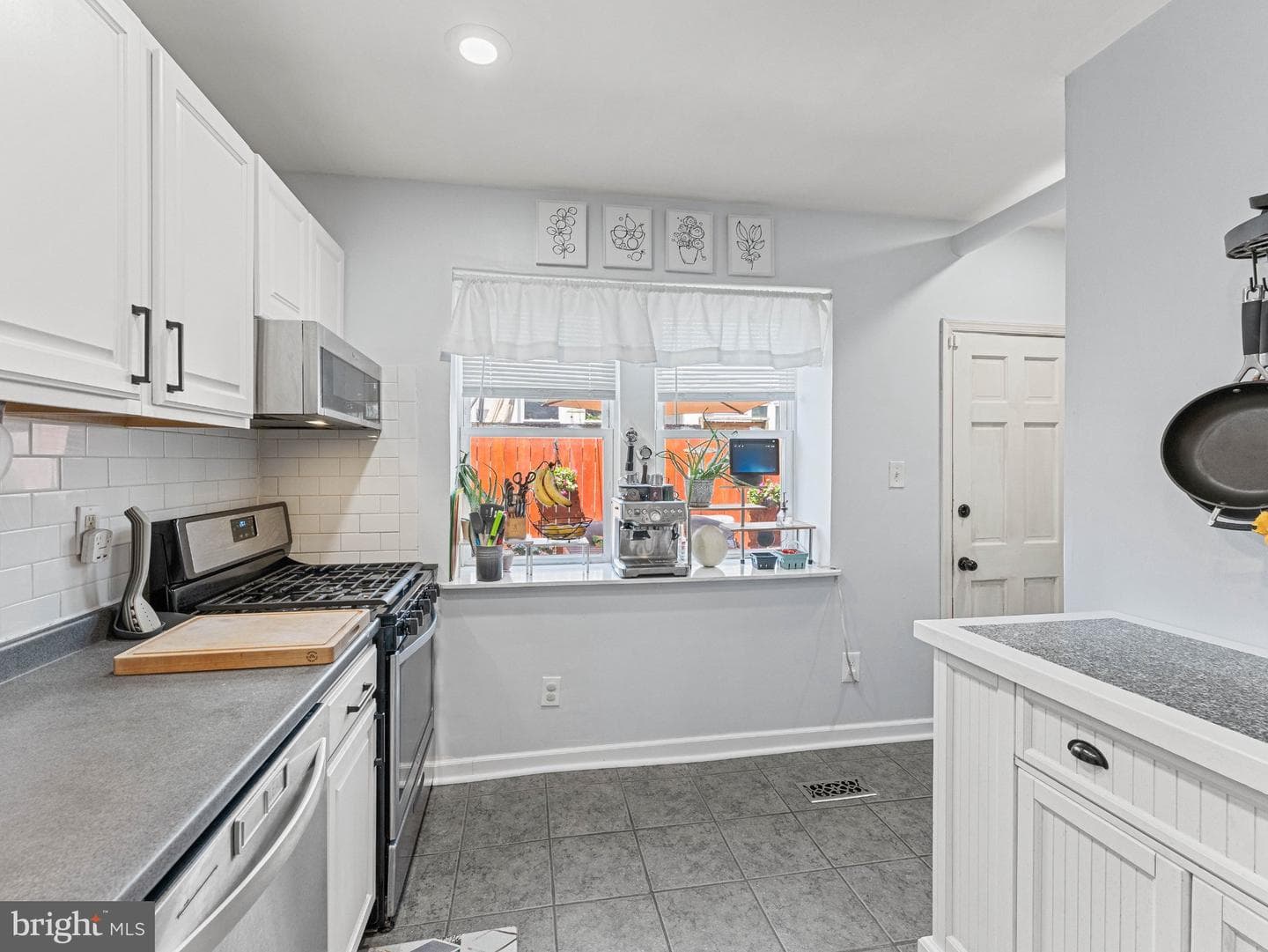 1623 Latona Street photo 8
