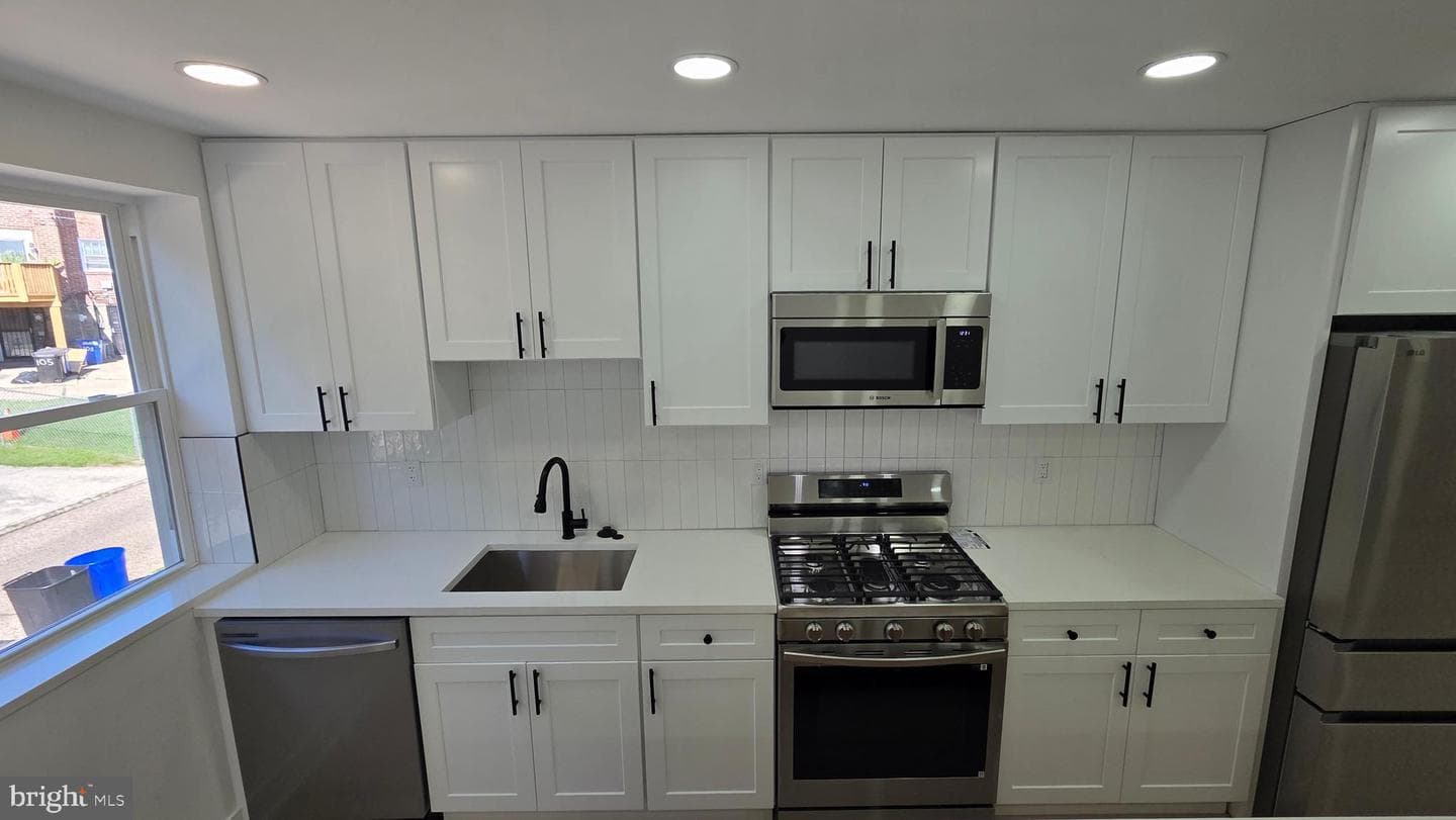 116 E Cheltenham Avenue photo 14