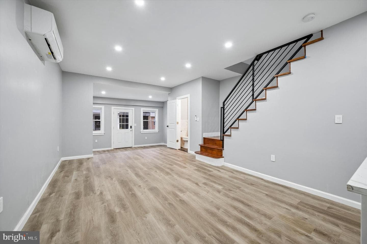 547 S Yewdall Street photo 7