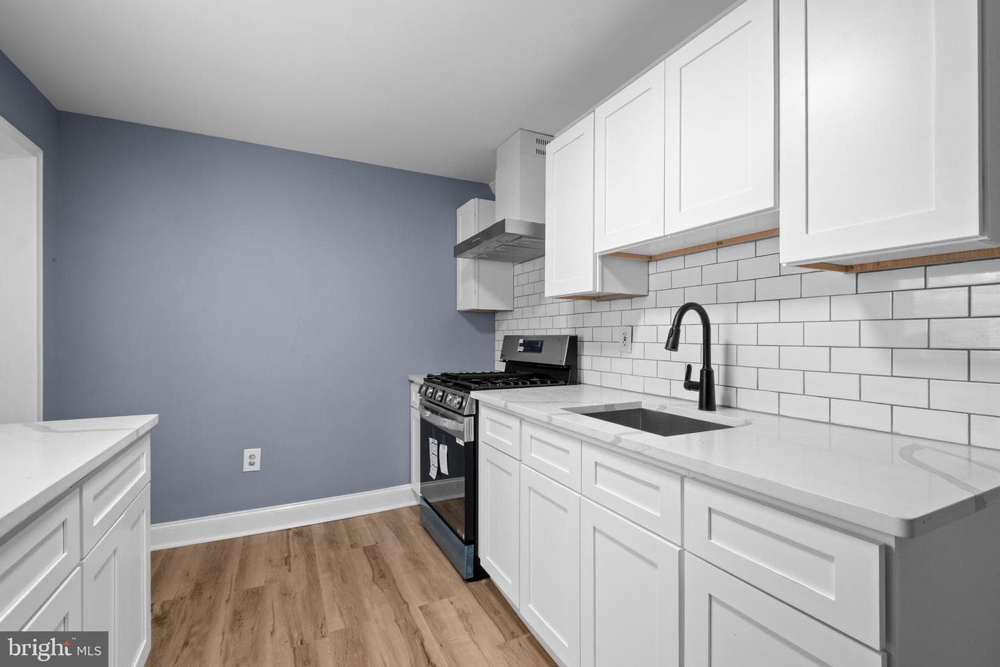 2715 E Thompson Street photo 10