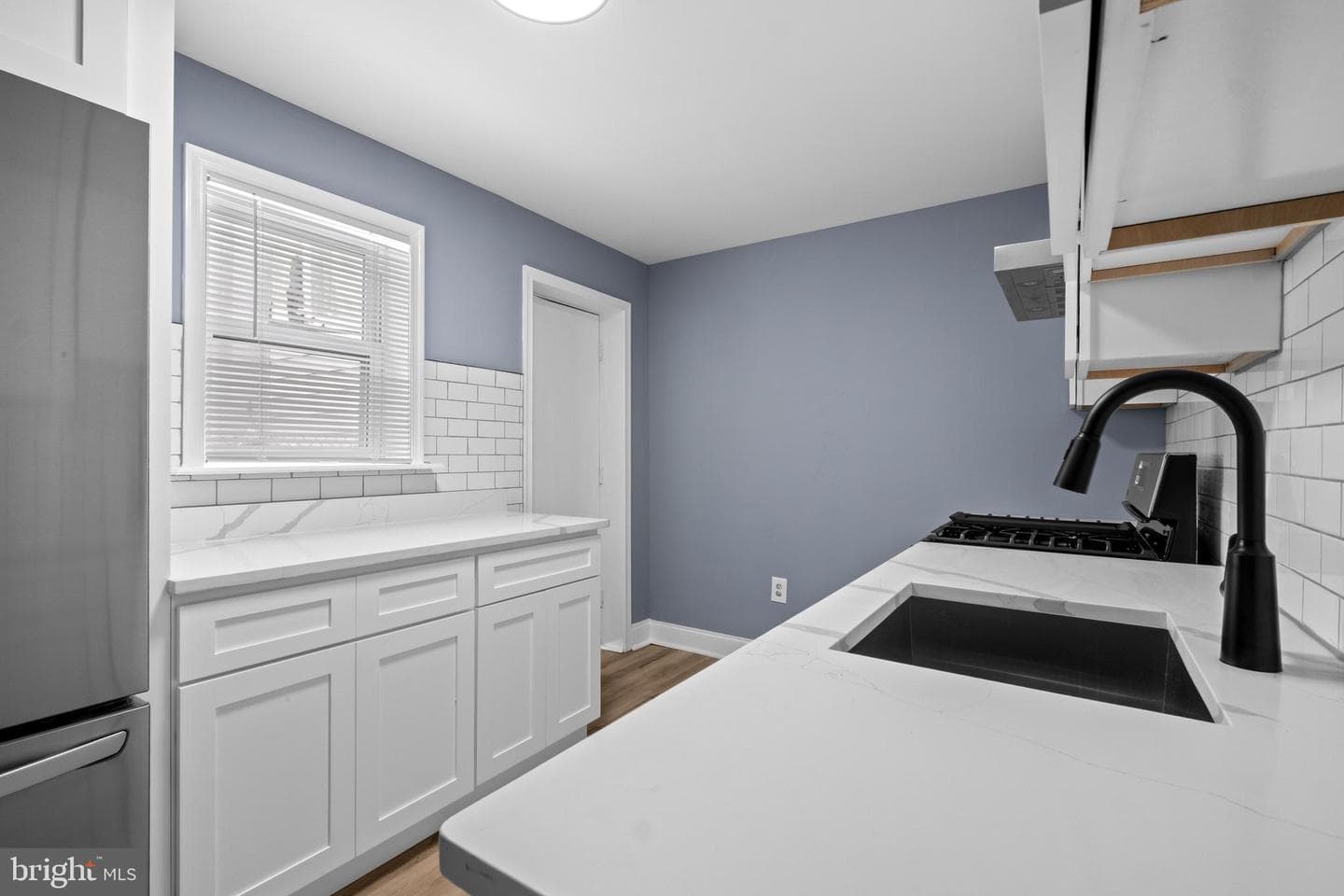 2715 E Thompson Street photo 8
