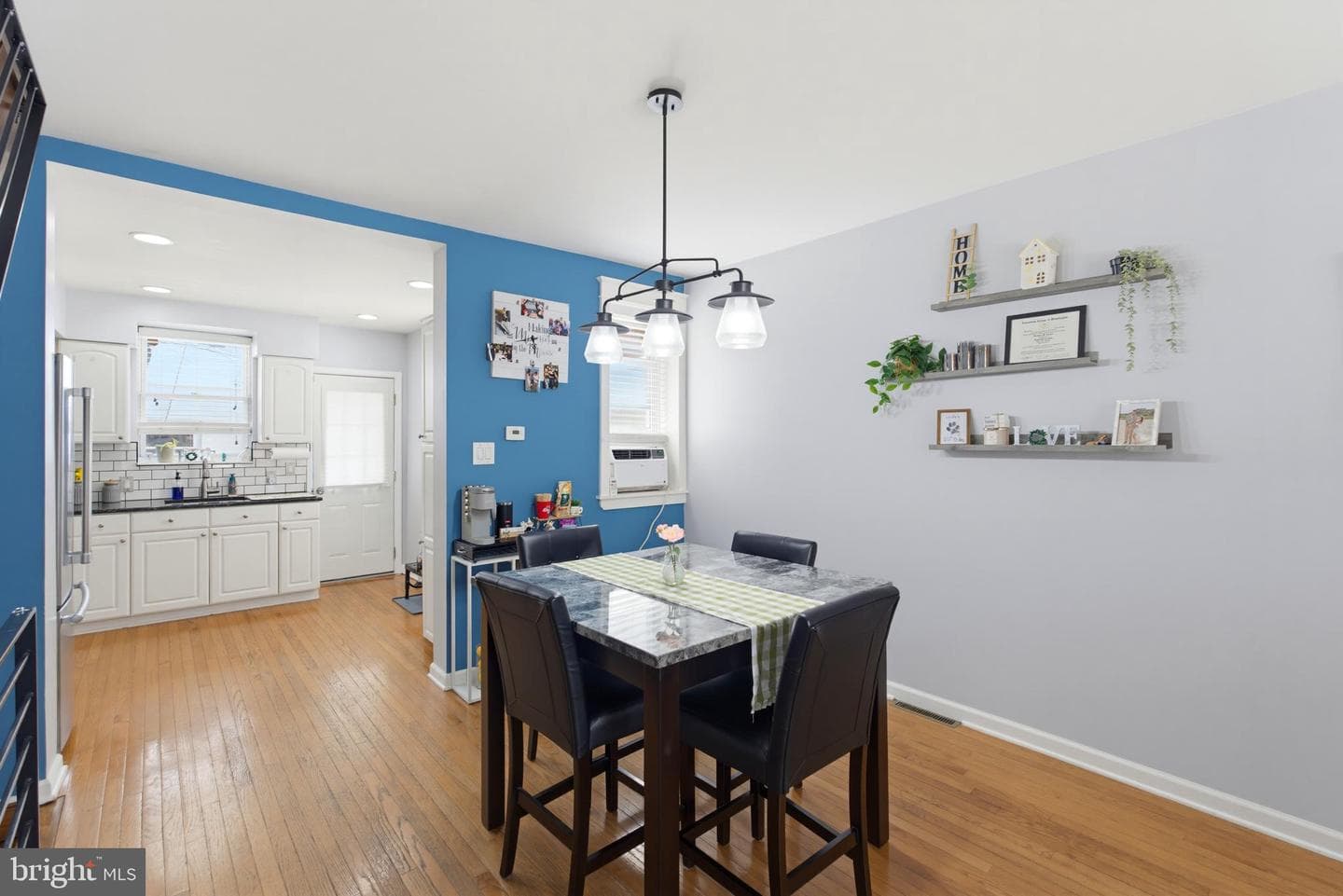 2409 S Clarion Street photo 4