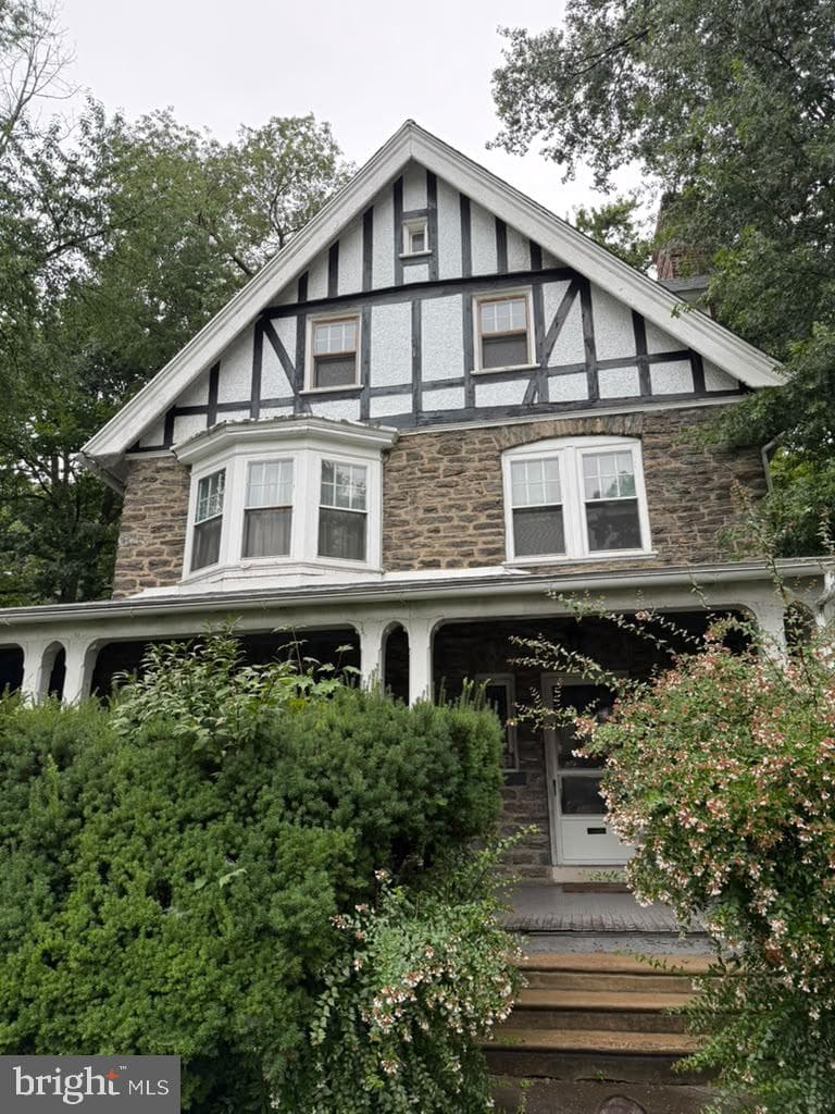 6672 Lincoln Drive, Philadelphia