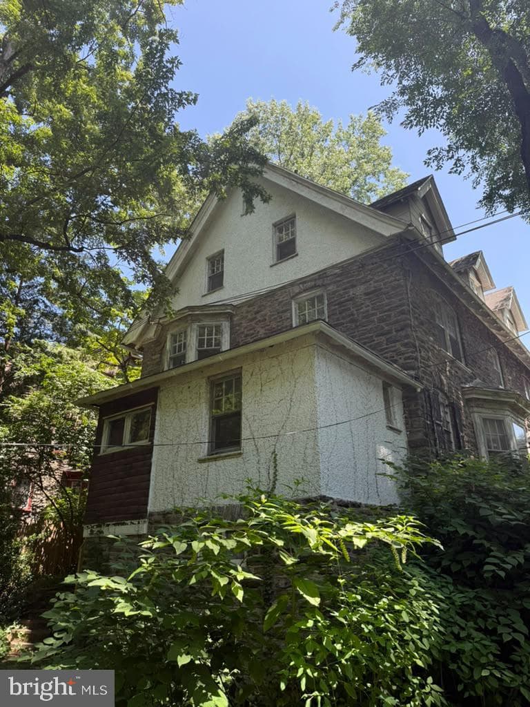6672 Lincoln Drive, Philadelphia