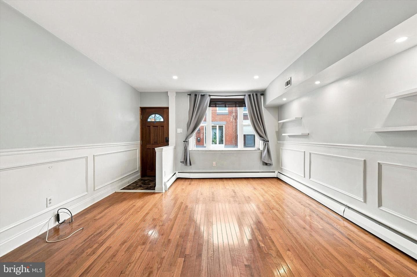 2432 S Bancroft Street photo 3