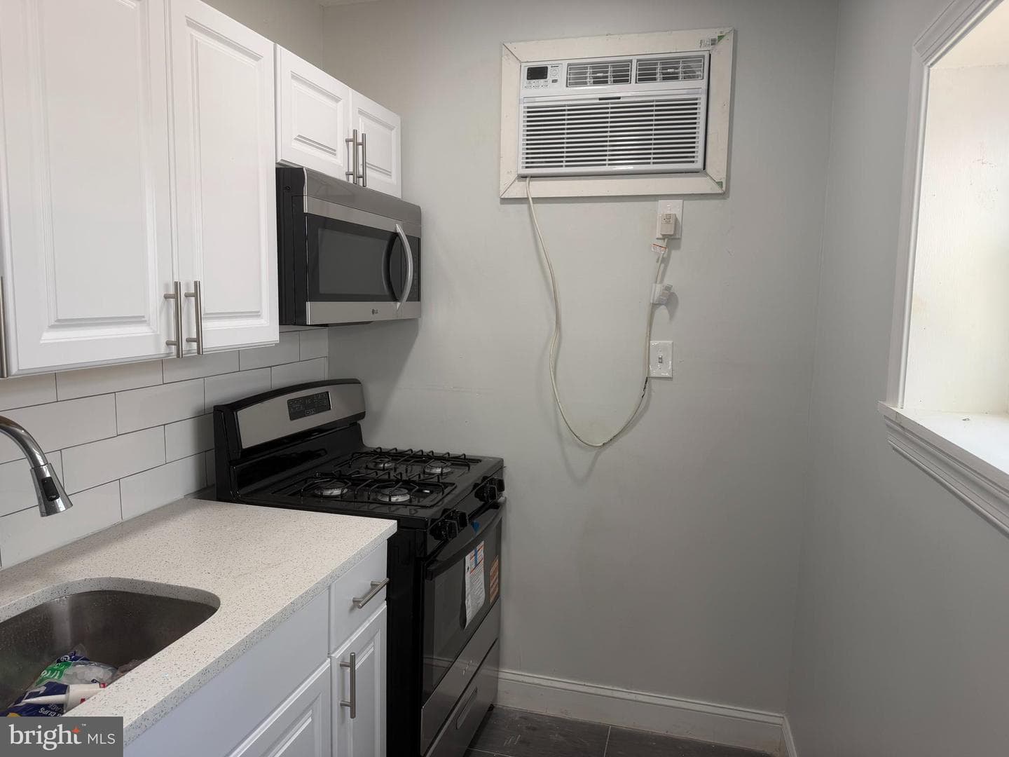 2327 S Bonsall Street photo 4