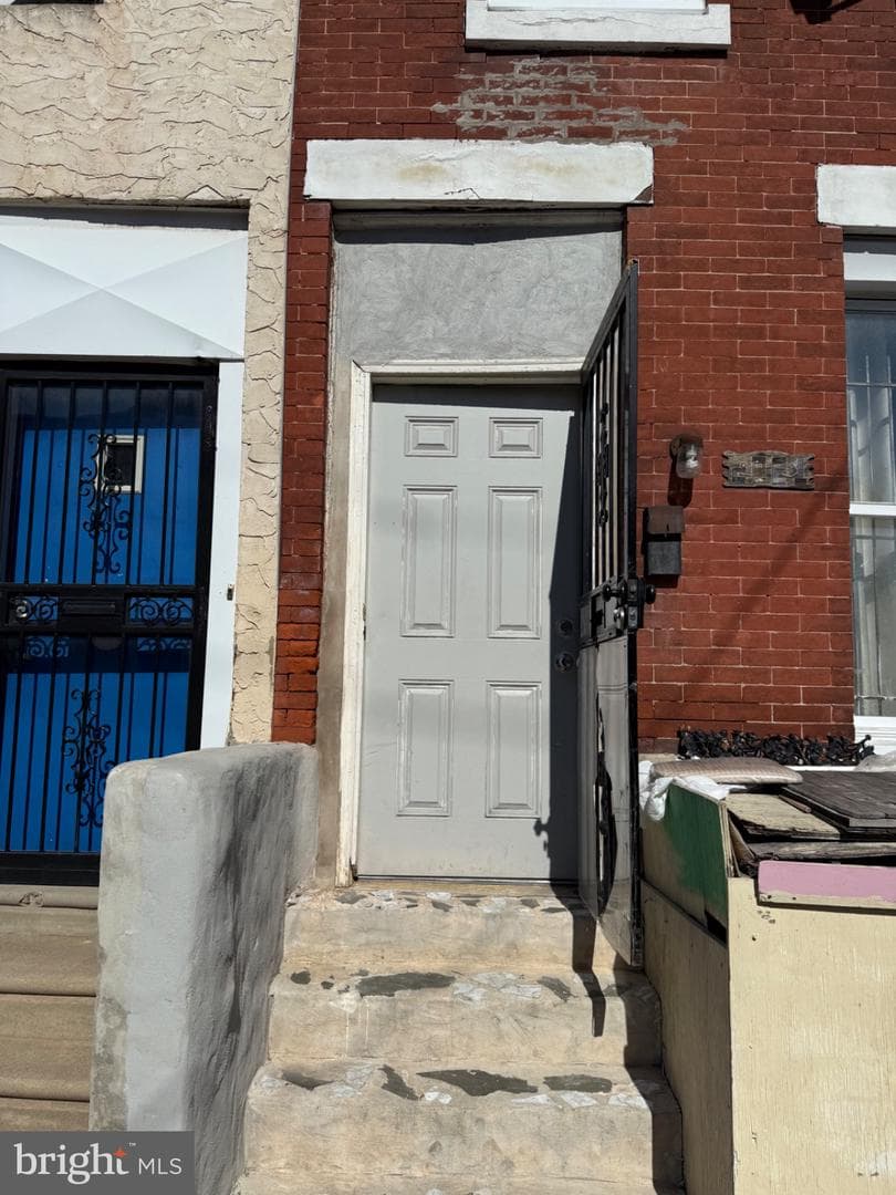 2021 W Westmoreland Street photo 2