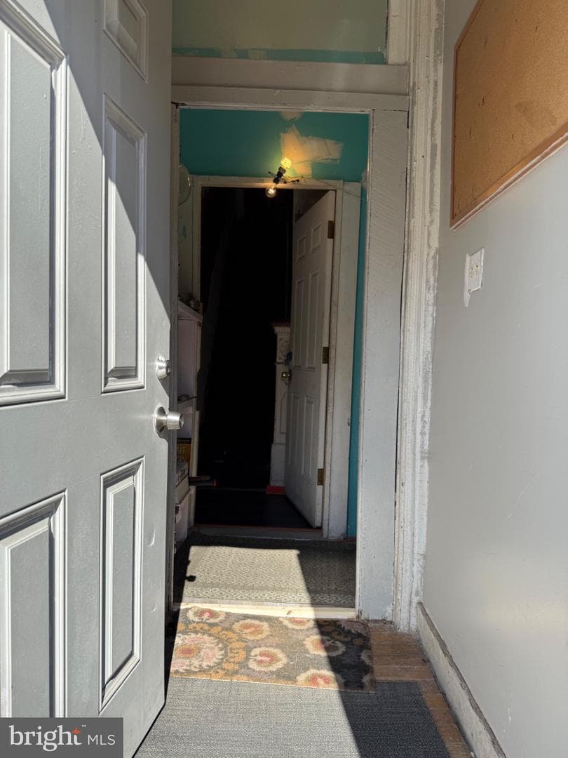 2021 W Westmoreland Street photo 3