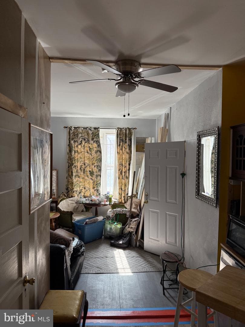 2021 W Westmoreland Street photo 4