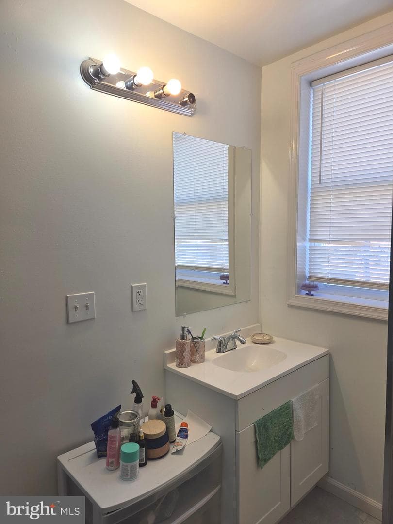 5841 Oxford Avenue photo 13