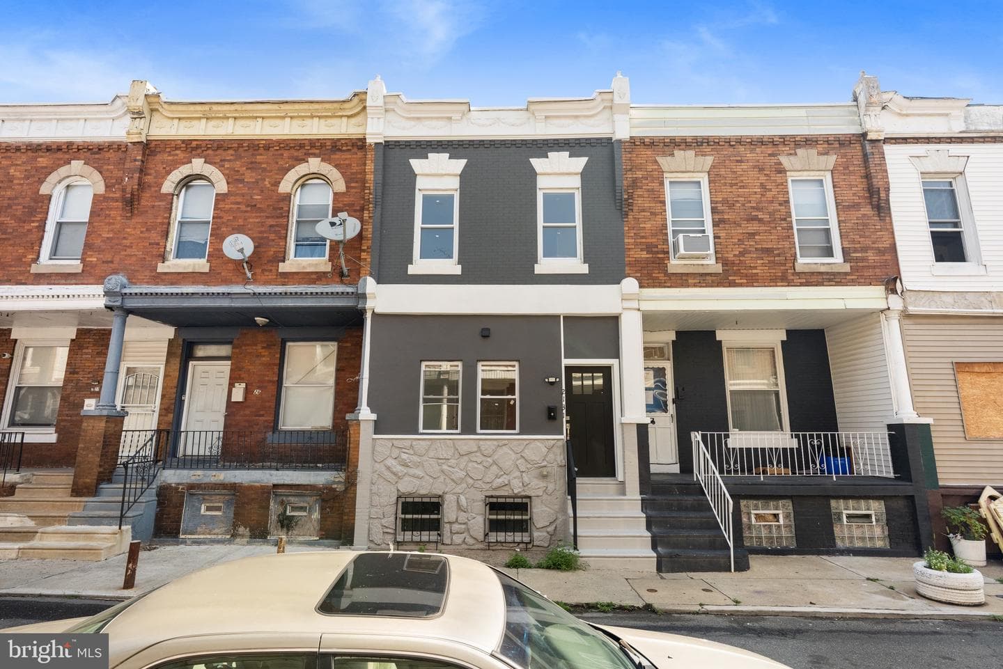 2131 S Alden Street photo 3