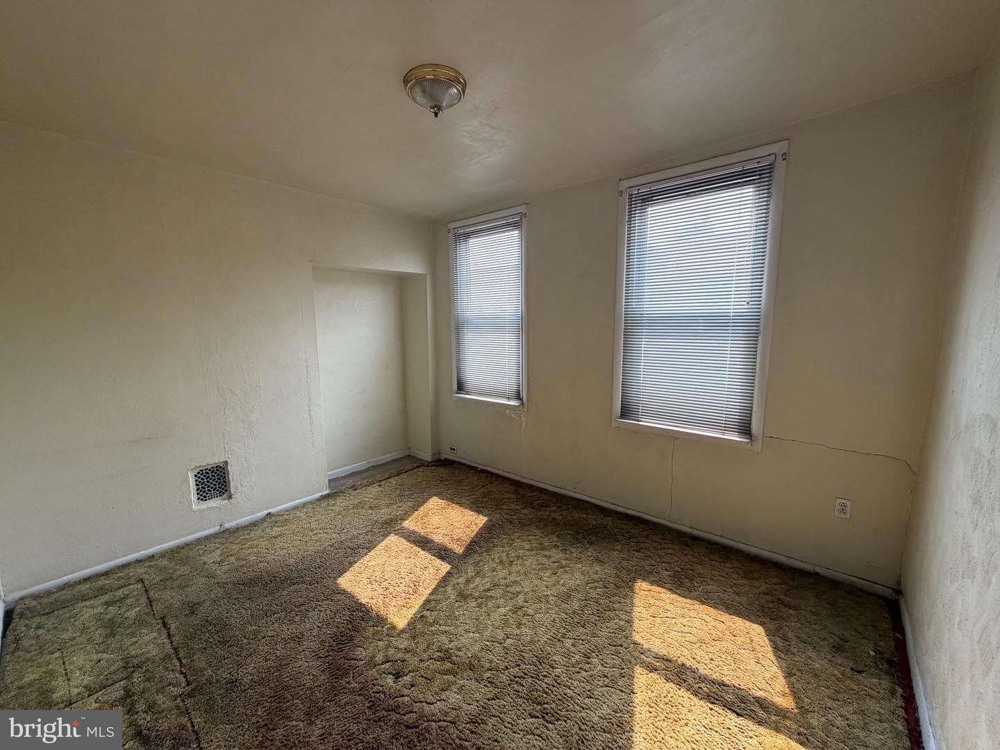 2049 S Beechwood Street photo 16