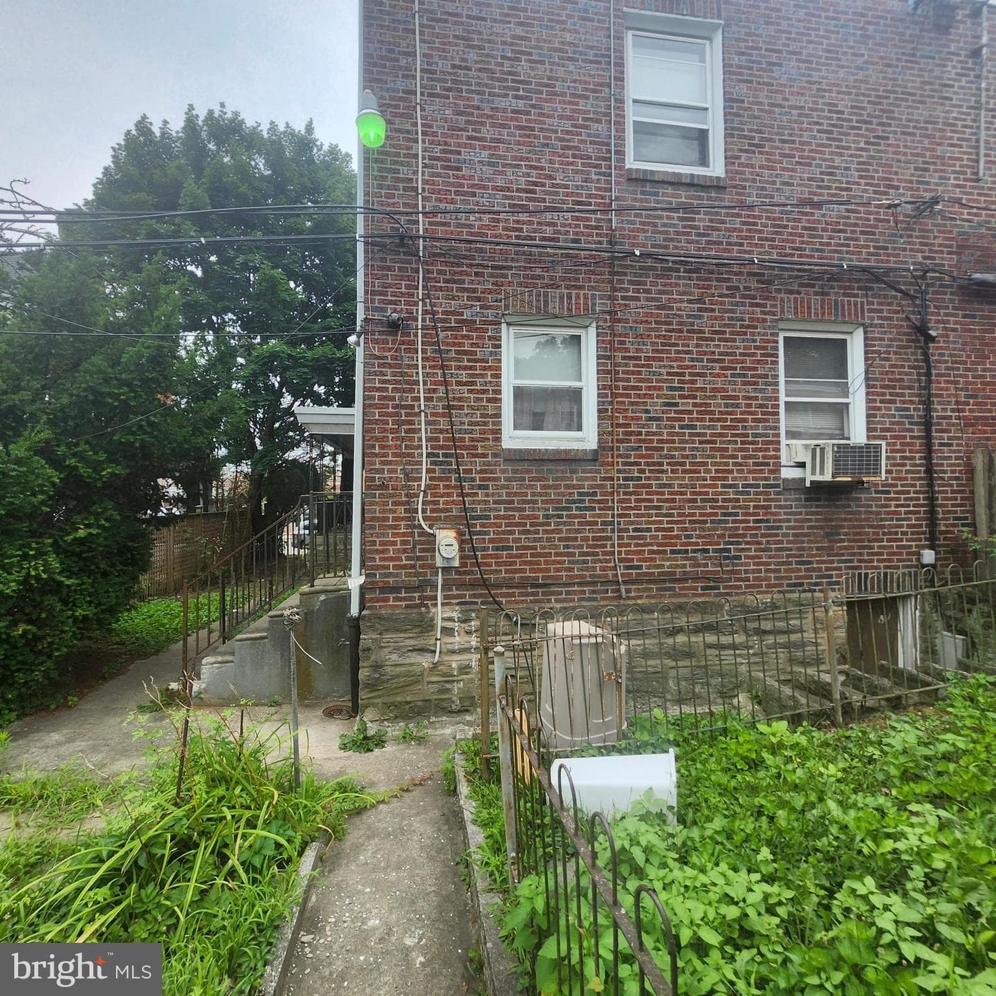 1415 E Washington Lane photo 3
