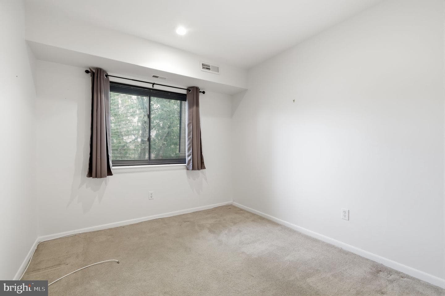 55204 Delaire Landing Road #204 photo 14