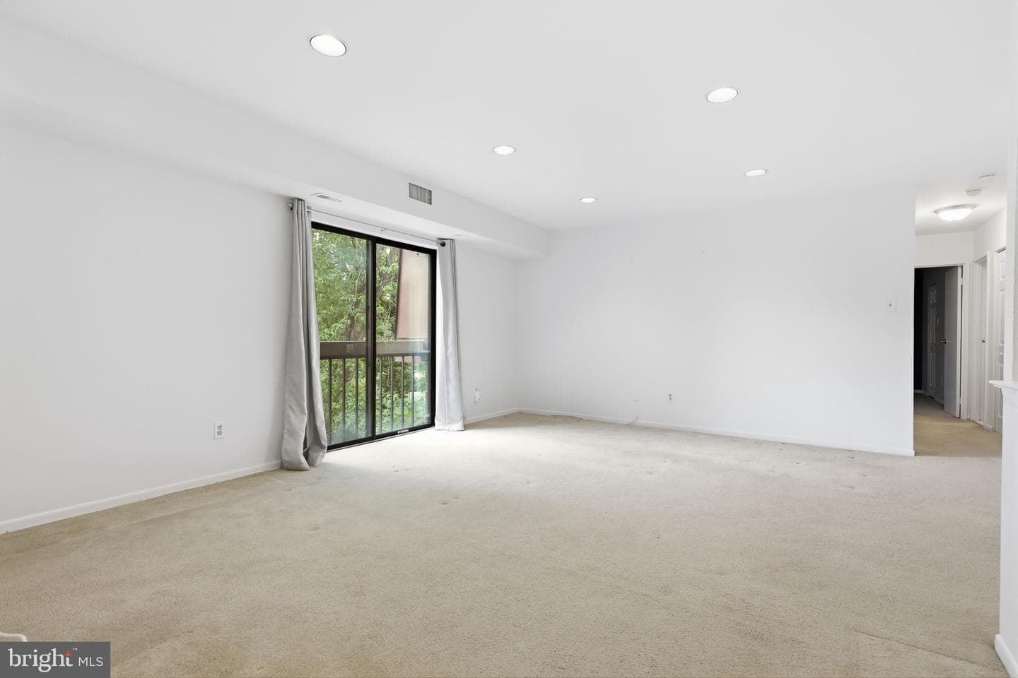55204 Delaire Landing Road #204 photo 5