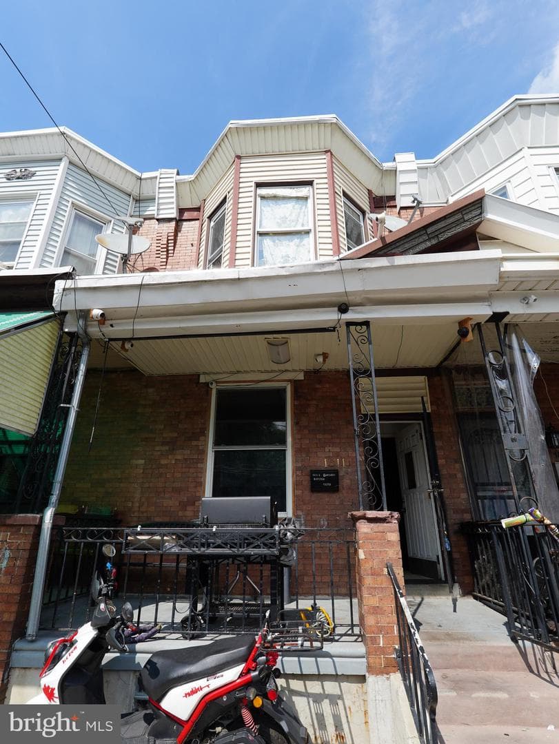 1811 E Ontario Street photo 3