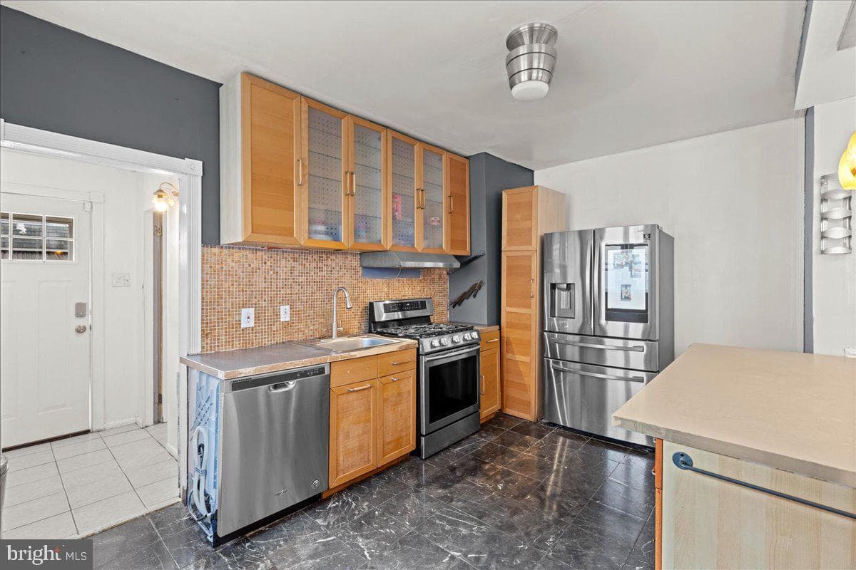 326 E Sanger Street photo 12