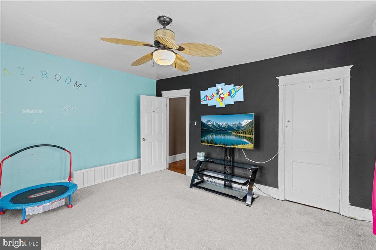 326 E Sanger Street photo 17