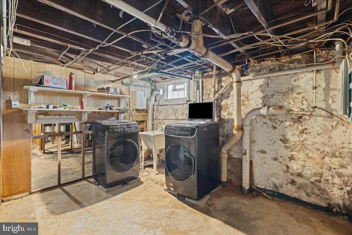 326 E Sanger Street photo 28