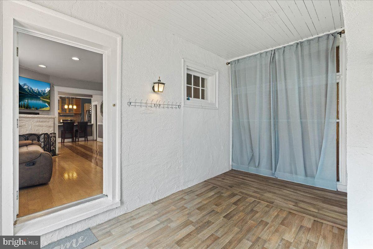326 E Sanger Street photo 3