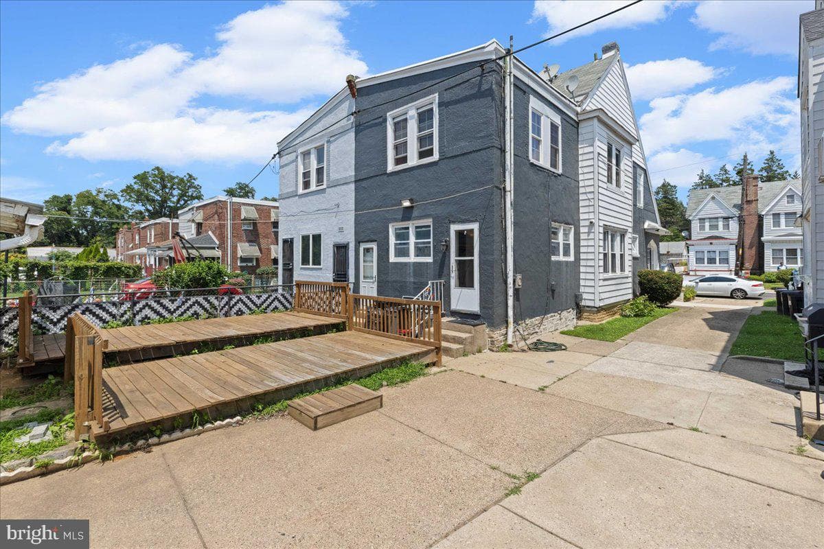 326 E Sanger Street photo 30