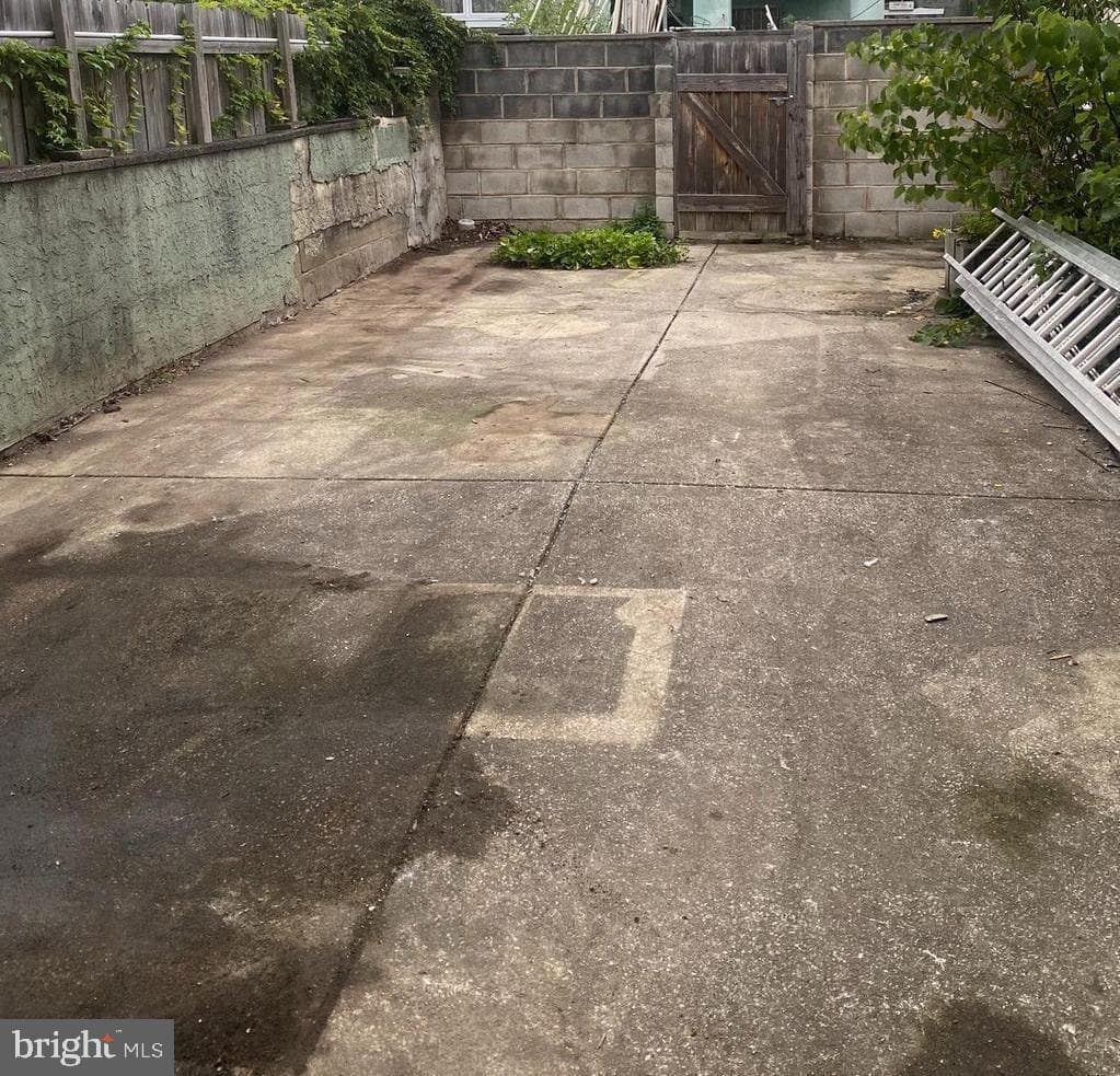 1033 Federal Street photo 3