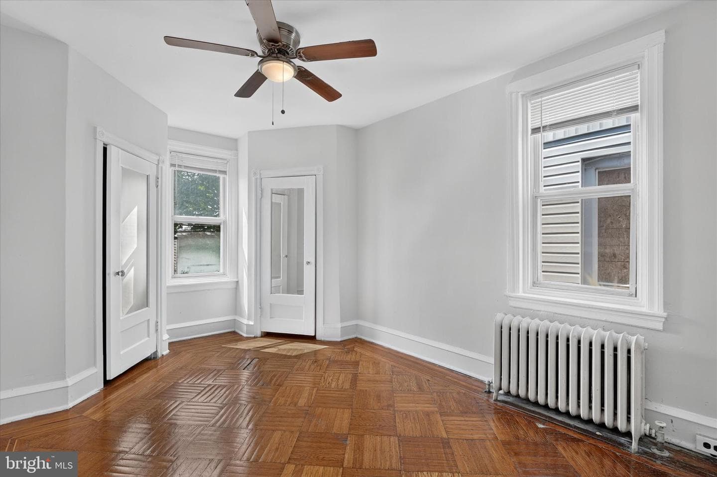 5442 Whitby Avenue photo 10