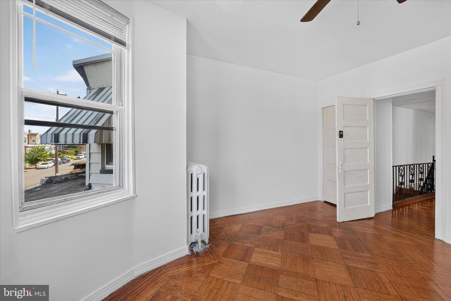 5442 Whitby Avenue photo 11