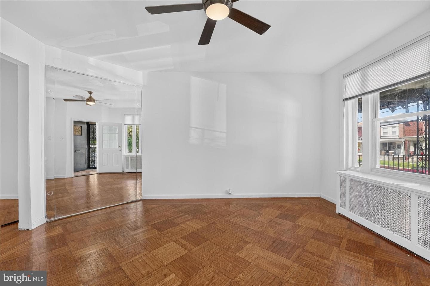 5442 Whitby Avenue photo 13
