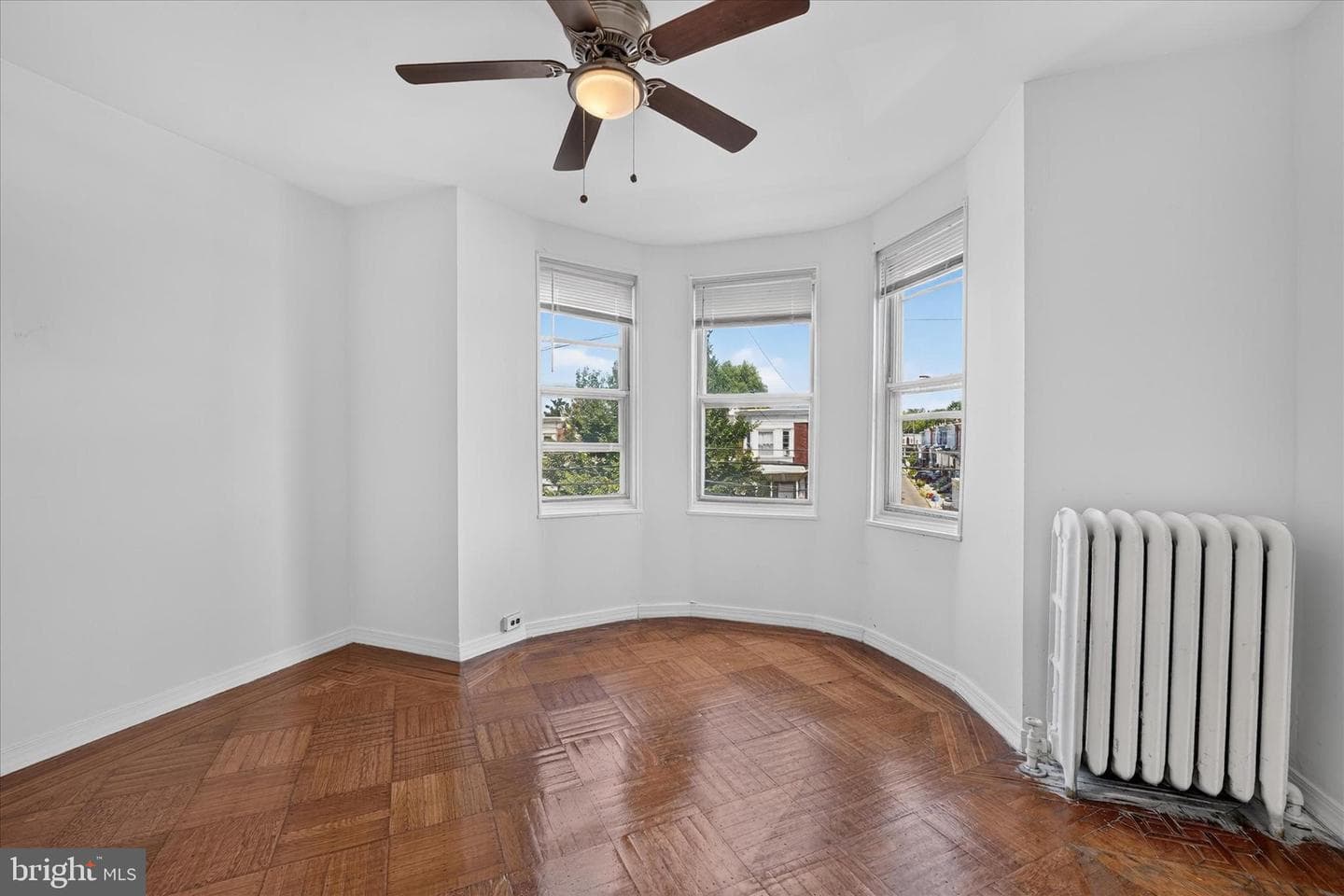 5442 Whitby Avenue photo 14